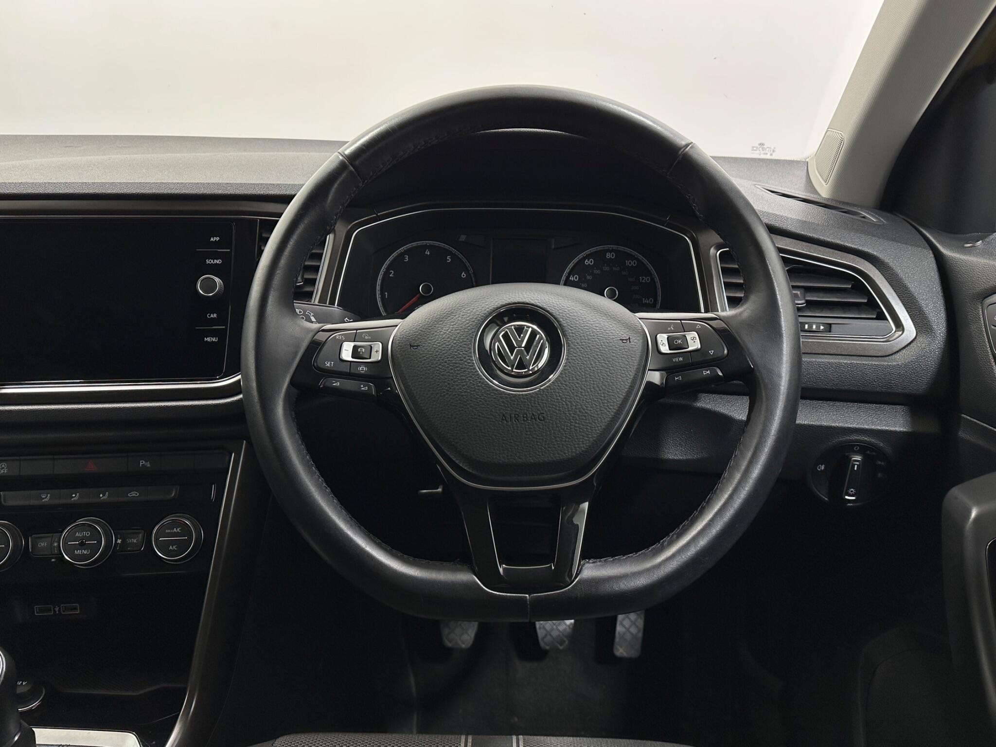 Volkswagen T-Roc view 12