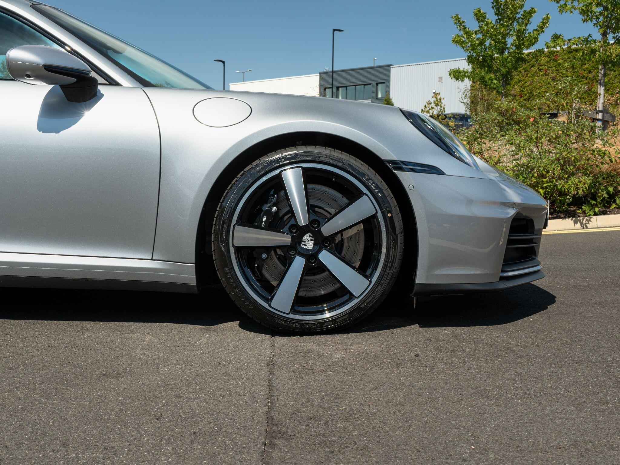 Porsche 911 view 17