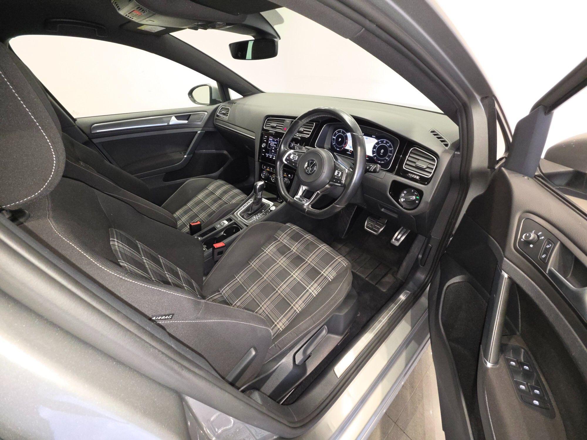 Volkswagen Golf view 79