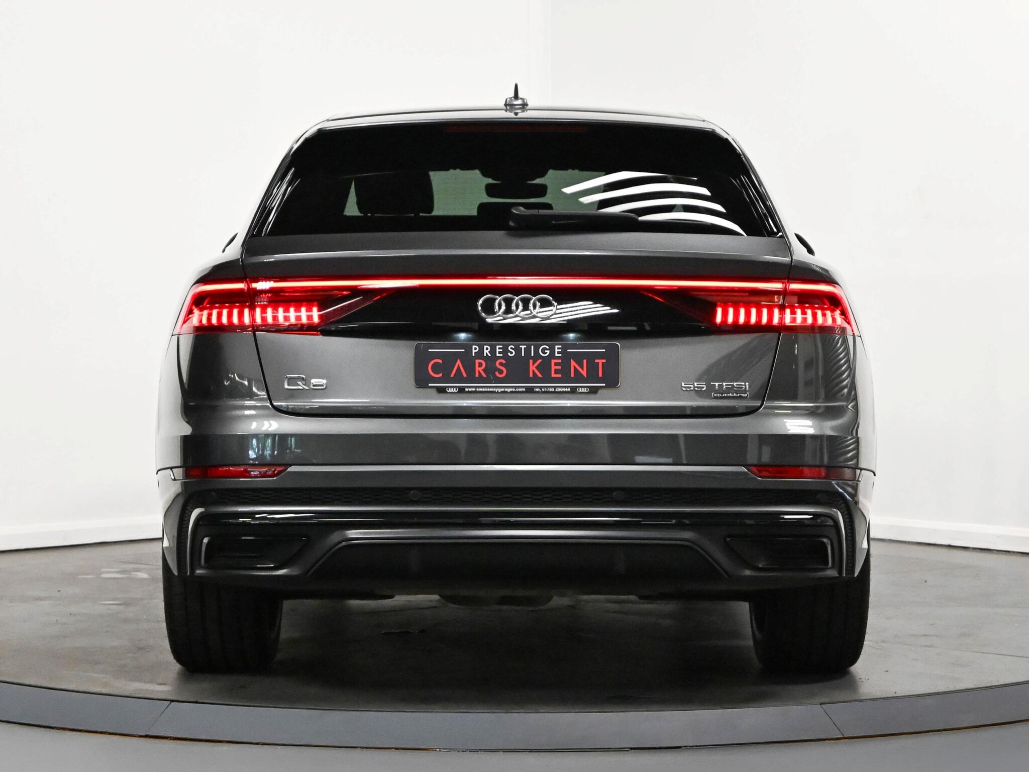 Audi Q8 view 27
