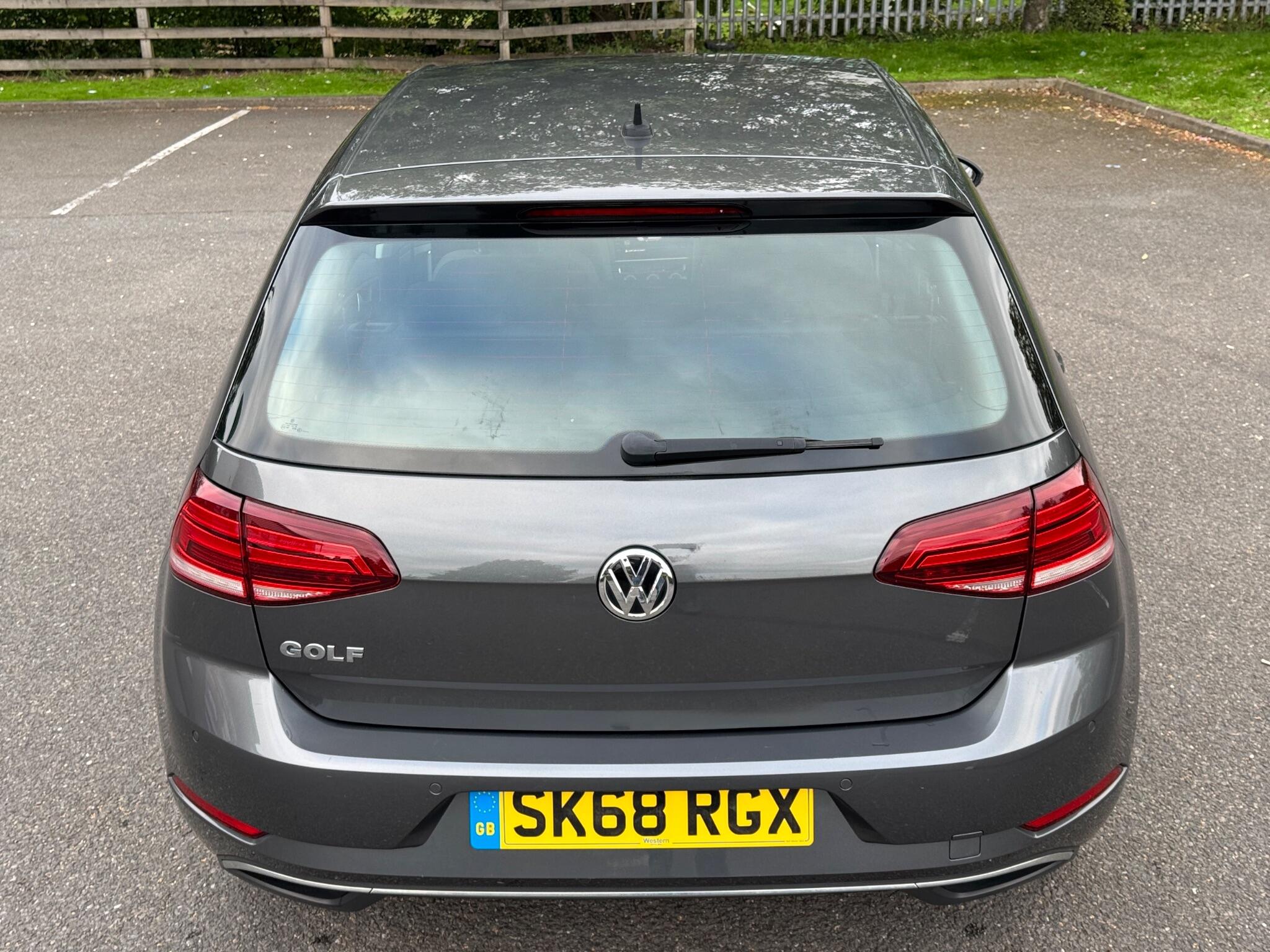 Volkswagen Golf view 6
