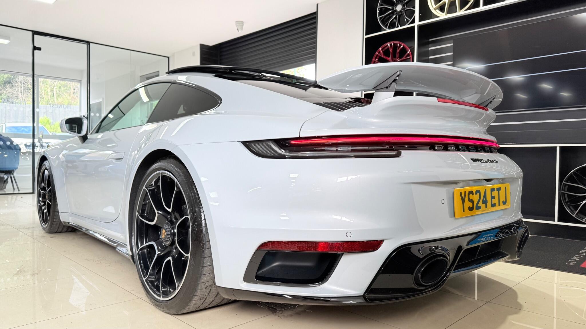 Porsche 911 view 60