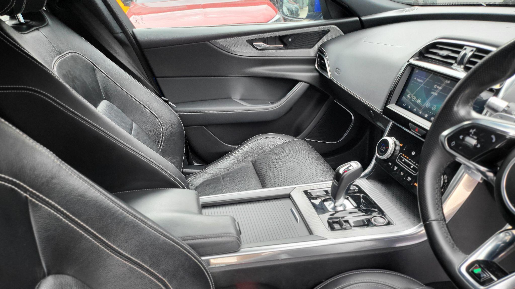 Jaguar Xe view 17