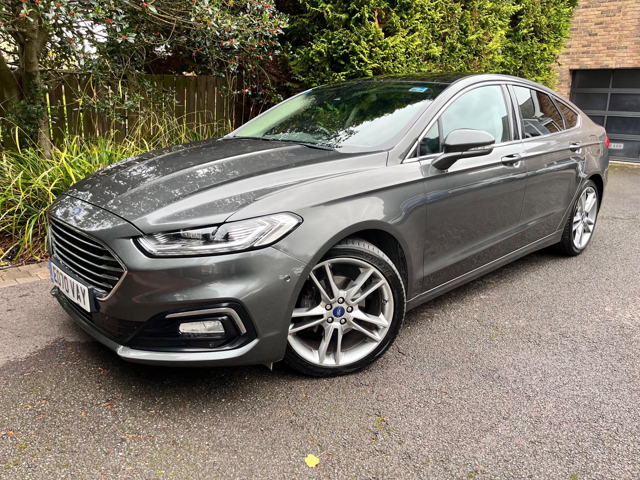 Ford Mondeo view 3