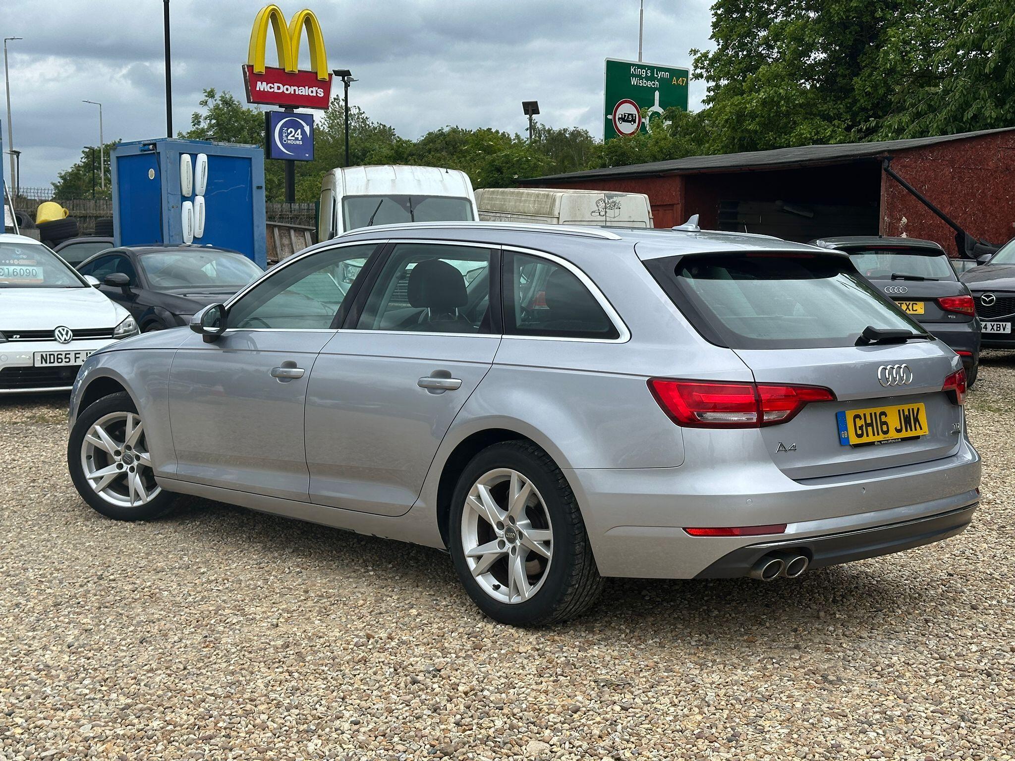 Audi A4 Avant view 4