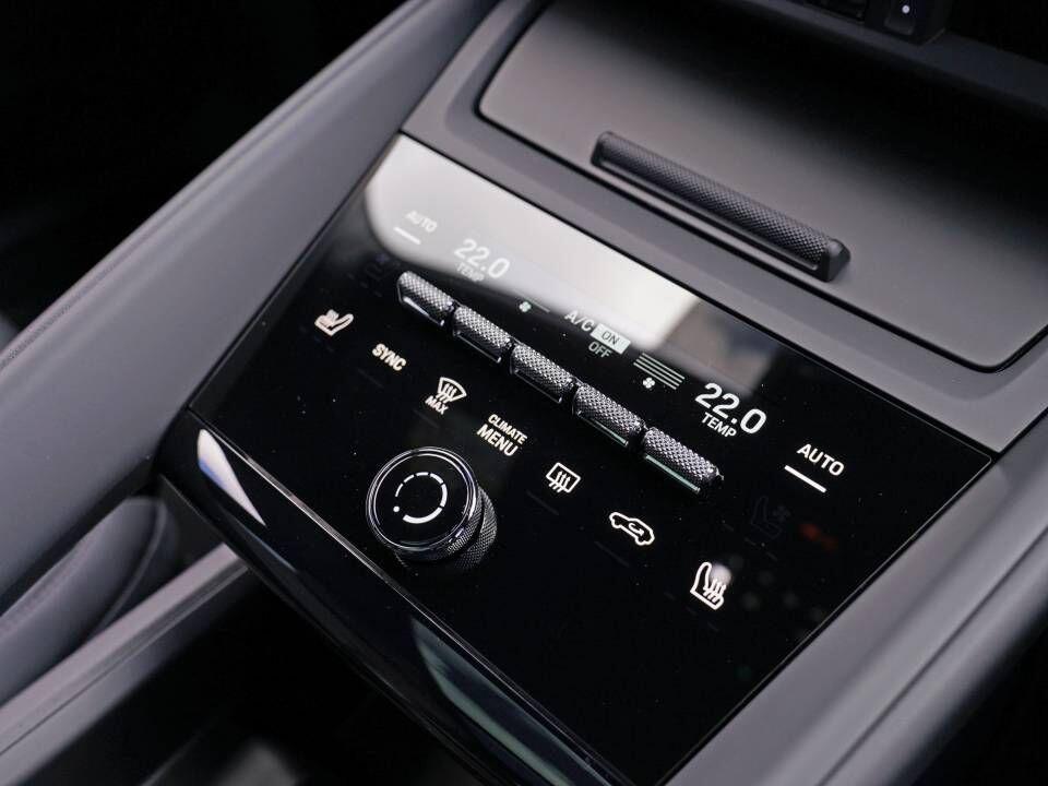 Porsche Macan view 28