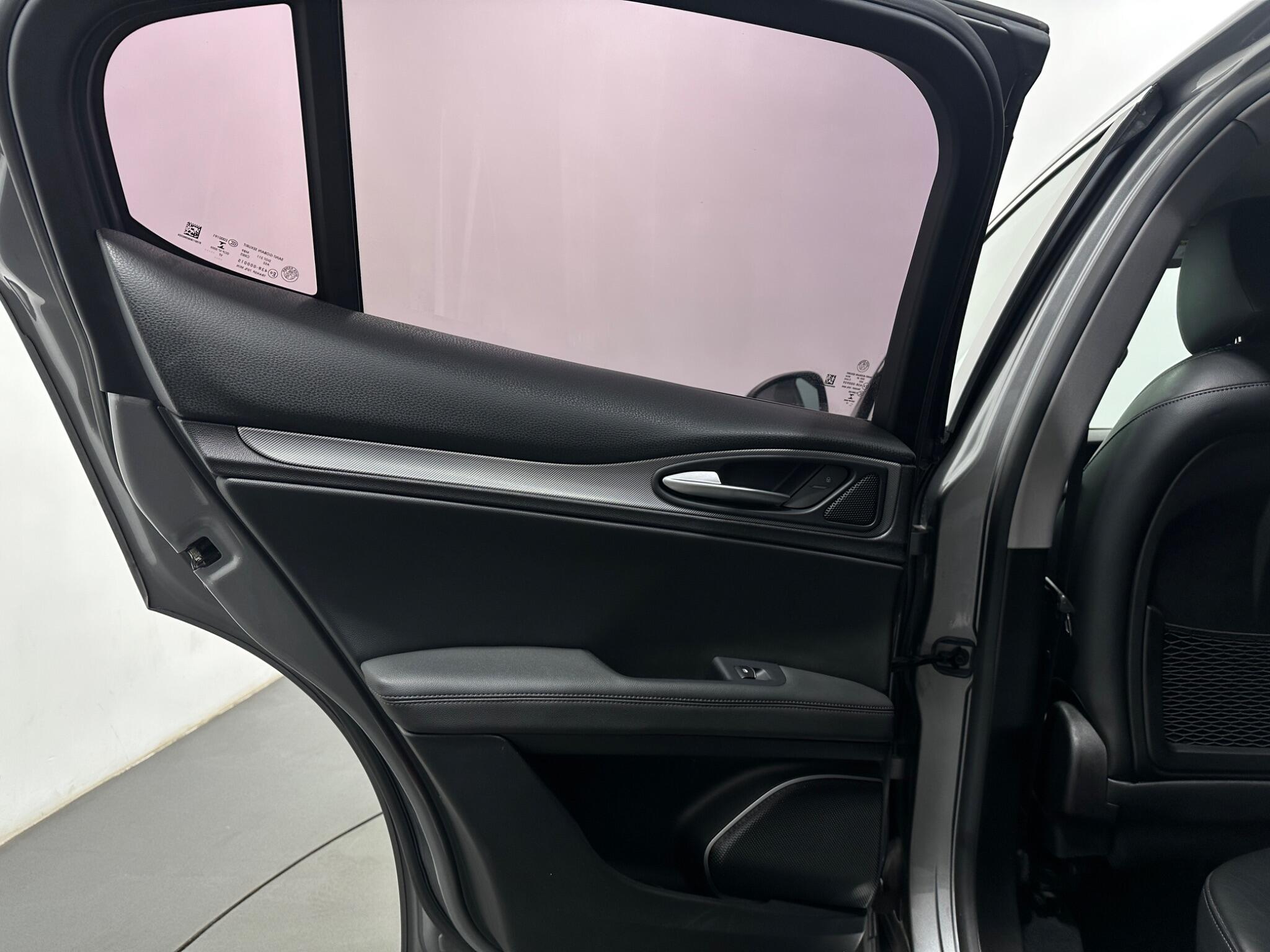 Alfa Romeo Stelvio view 39