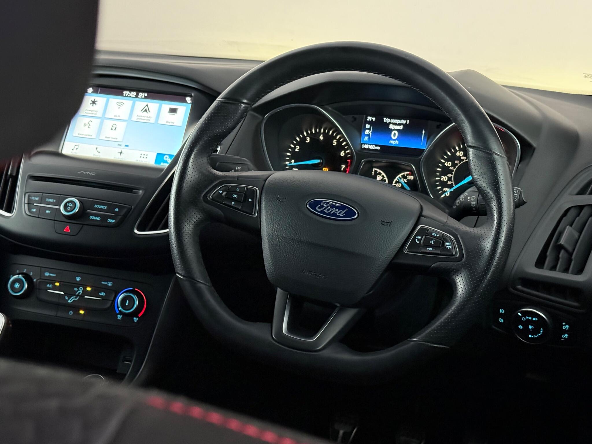 Ford Focus view 13