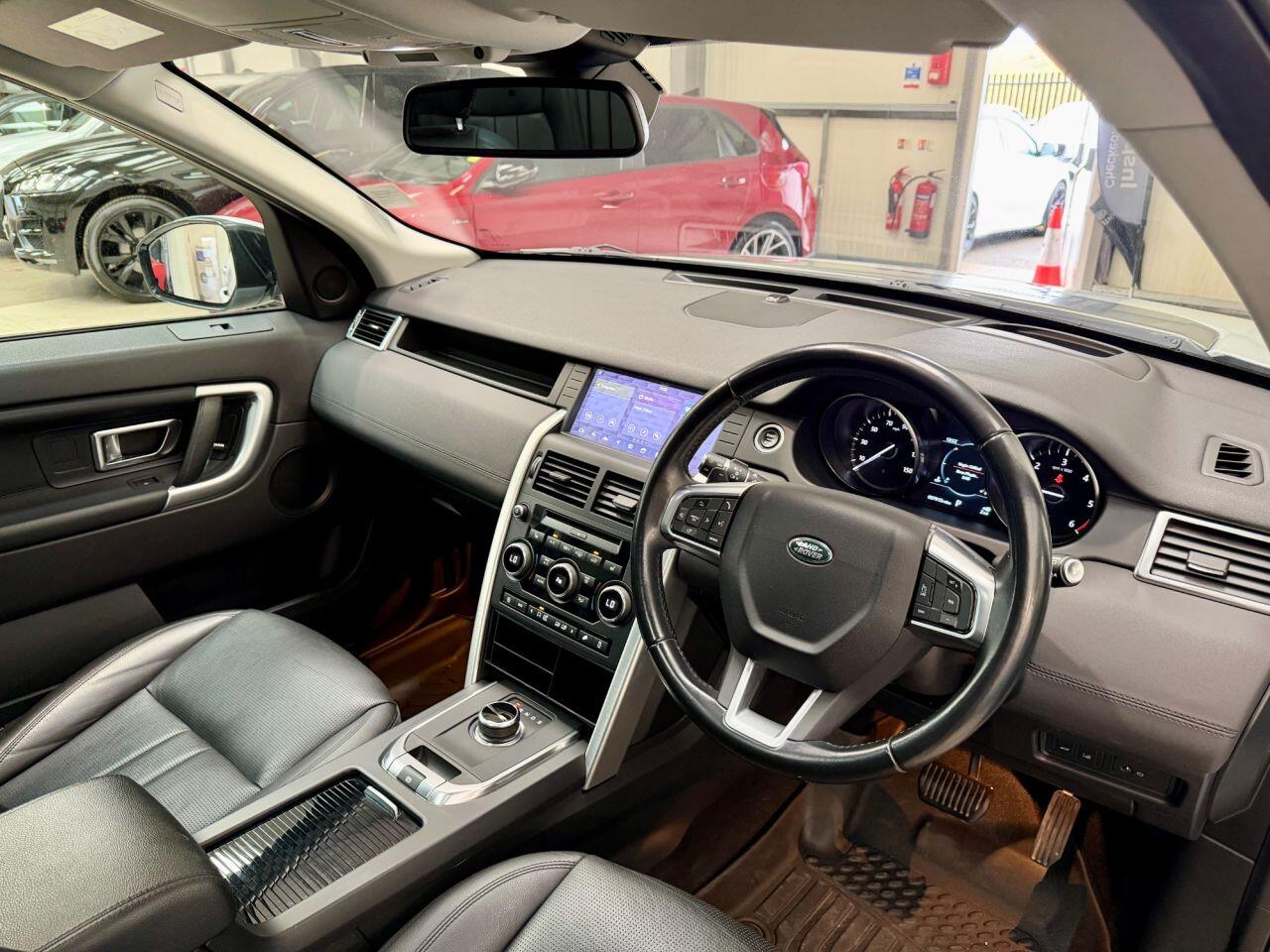 Land Rover Discovery Sport view 4