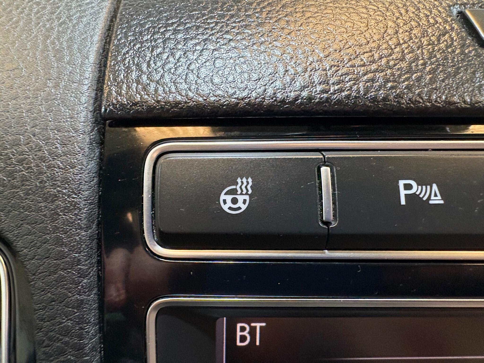 Volkswagen Touareg view 20