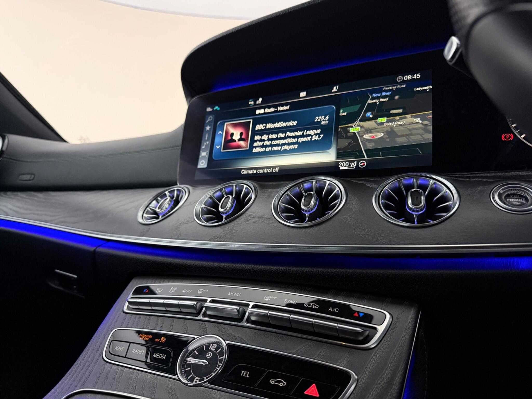 Mercedes-Benz CLS view 24