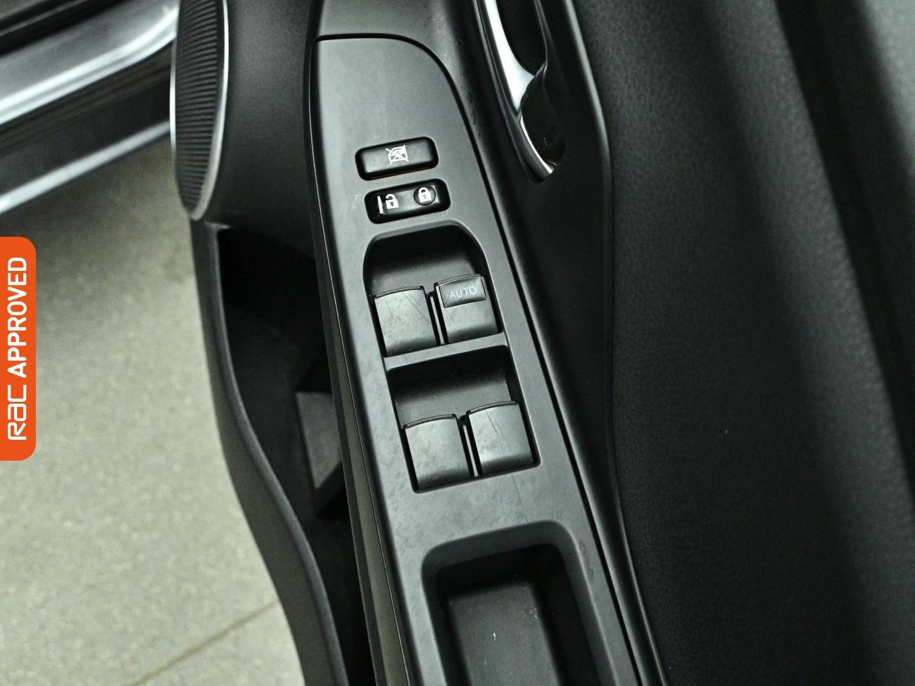 Toyota Yaris view 24