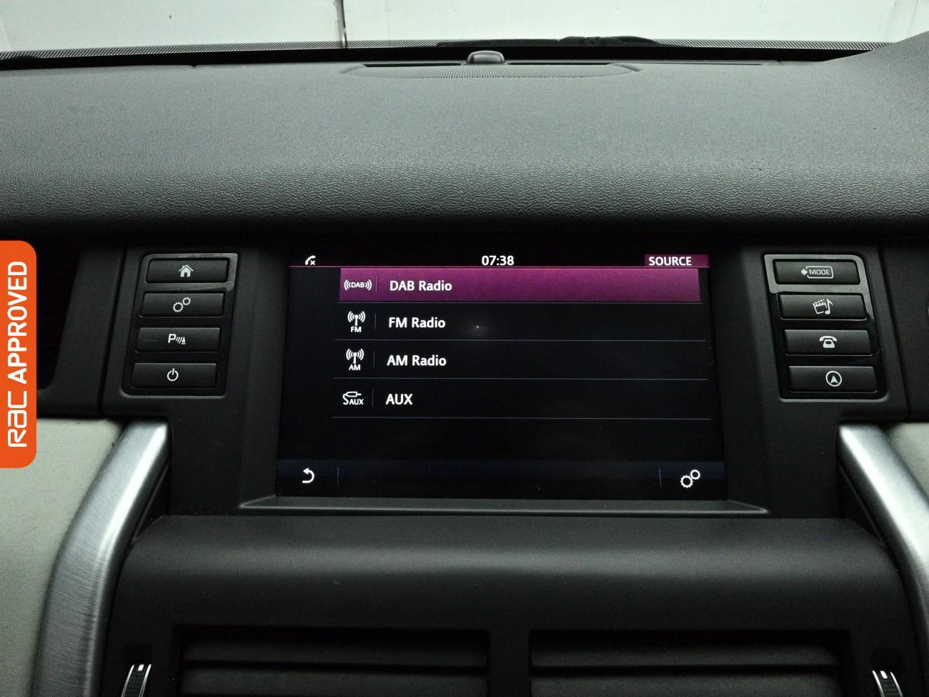 Land Rover Discovery Sport view 3
