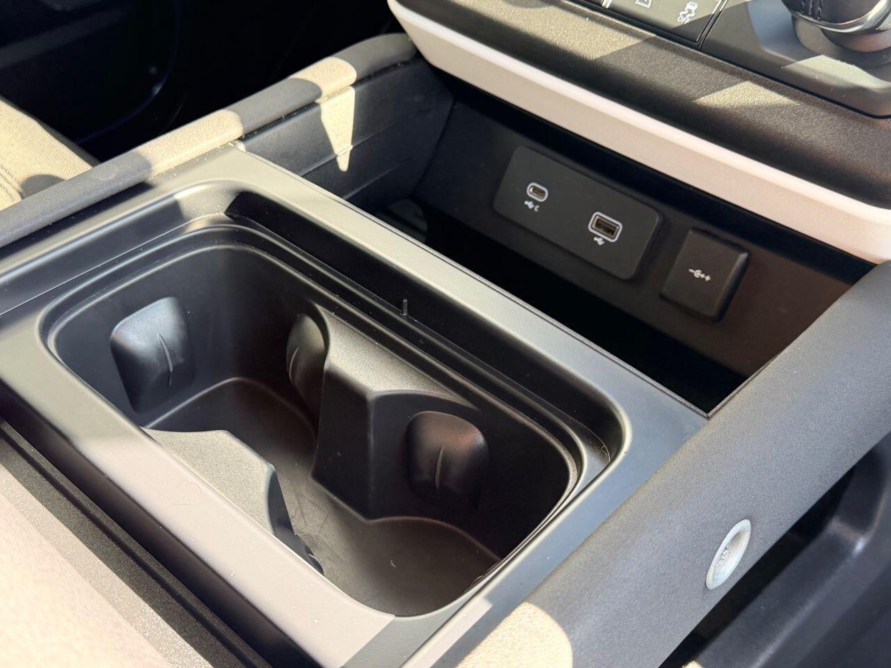 Land Rover Defender view 22