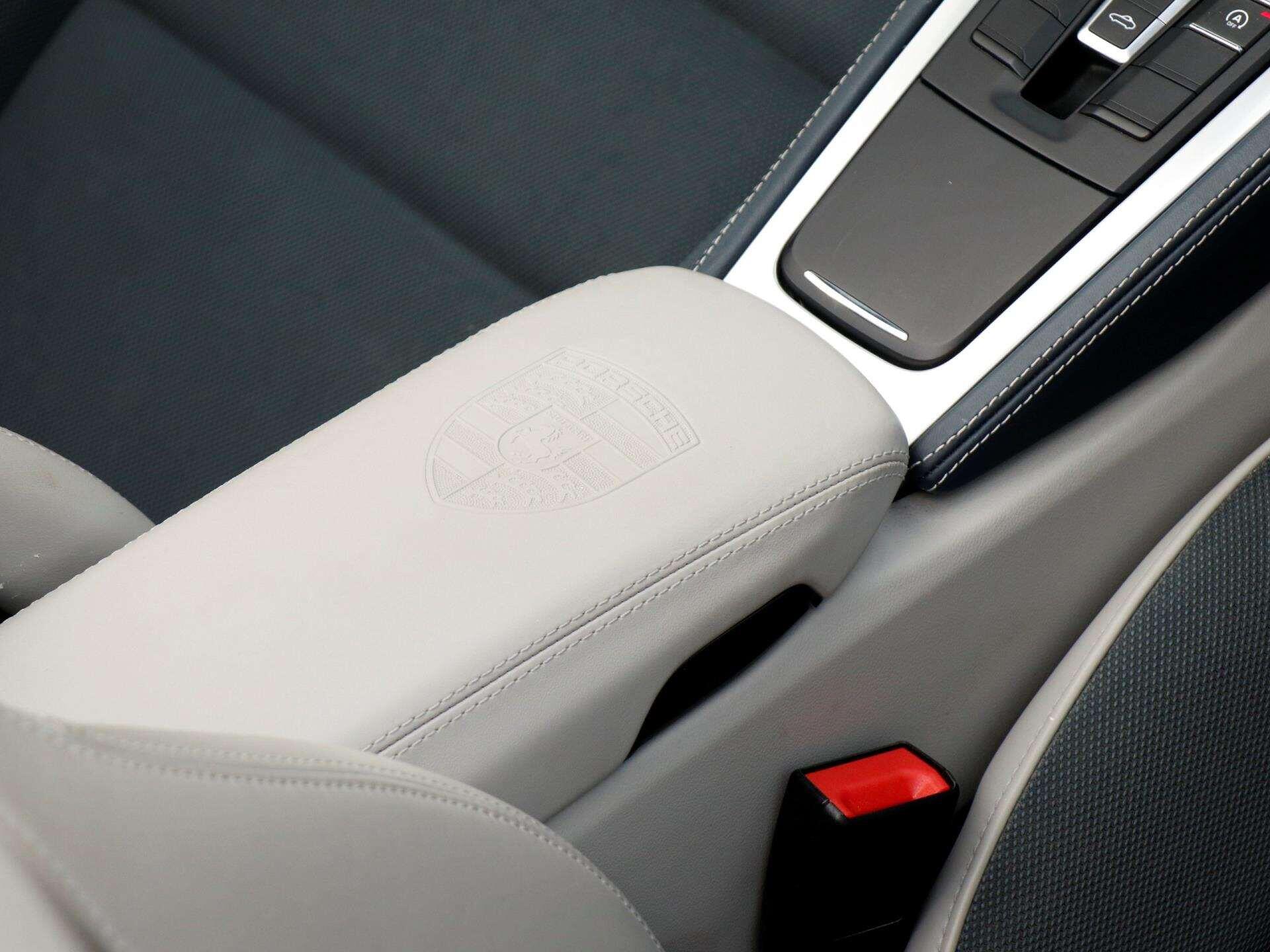 Porsche Boxster view 26