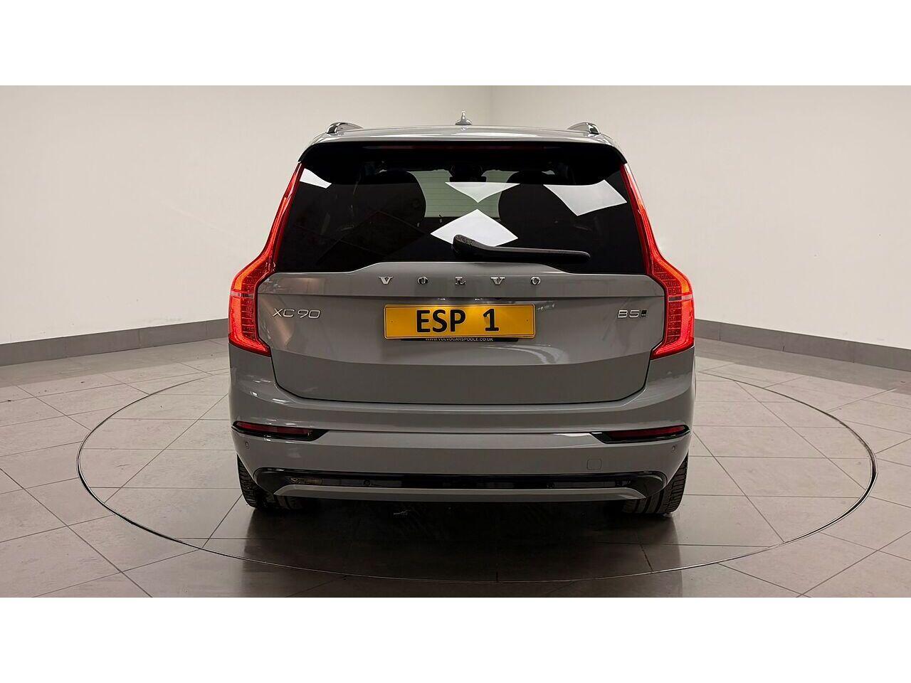 Volvo XC90 view 9