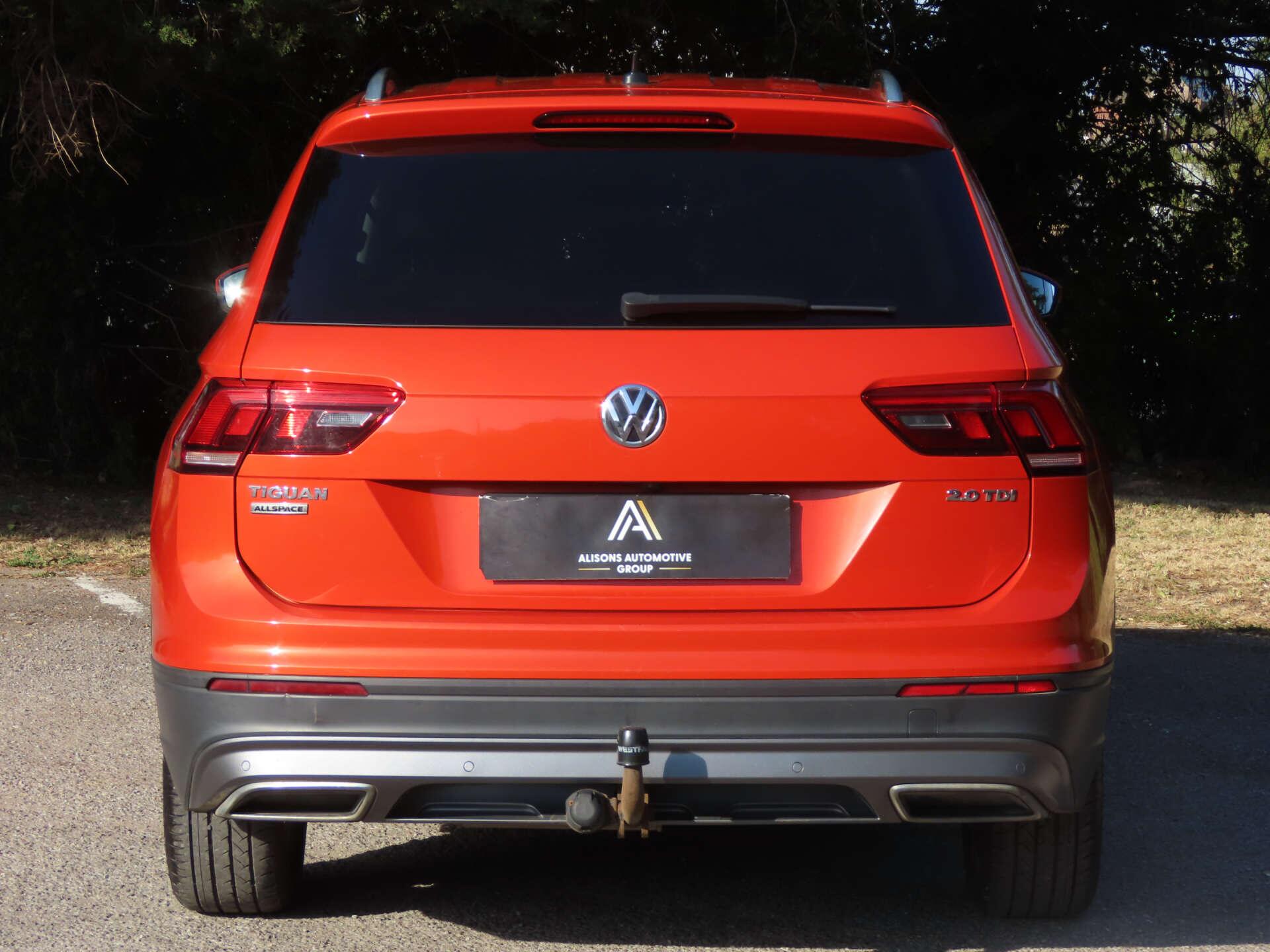 Volkswagen Tiguan Allspace view 5