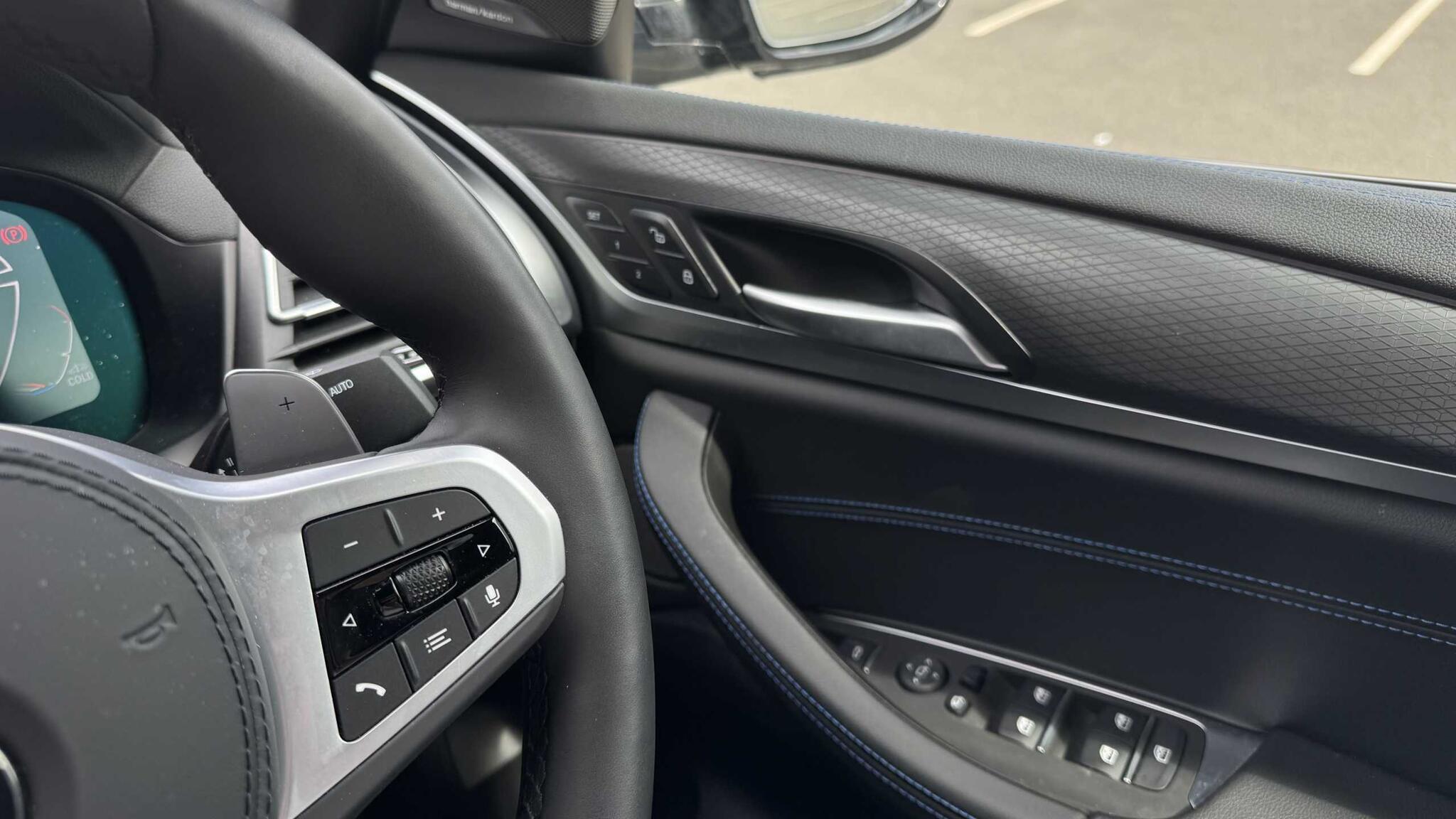 BMW X4 view 19