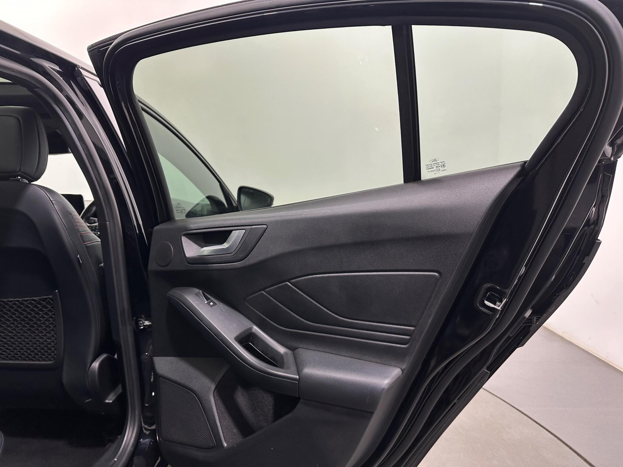 Ford Focus view 40
