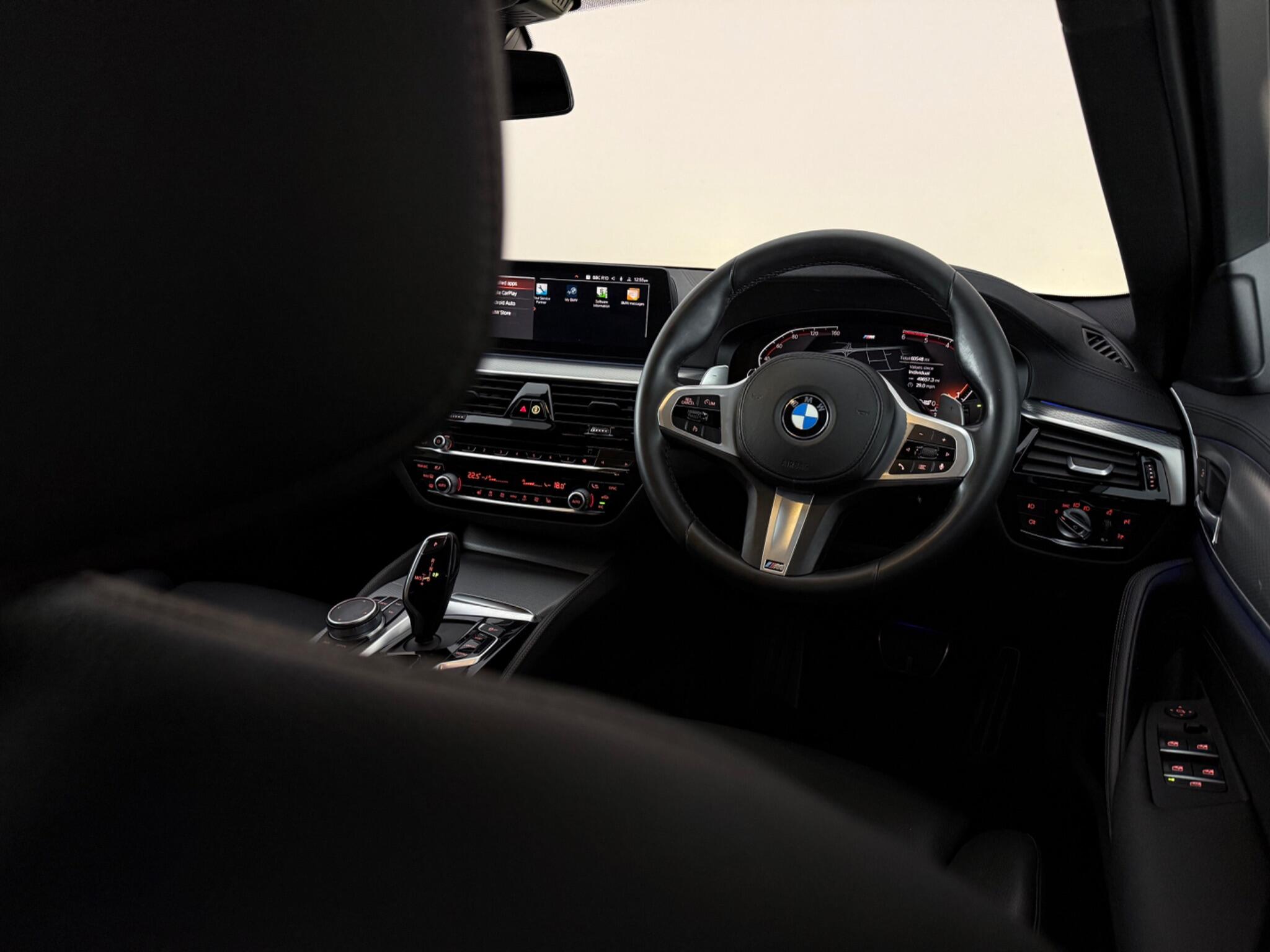 BMW 5 Series view 13