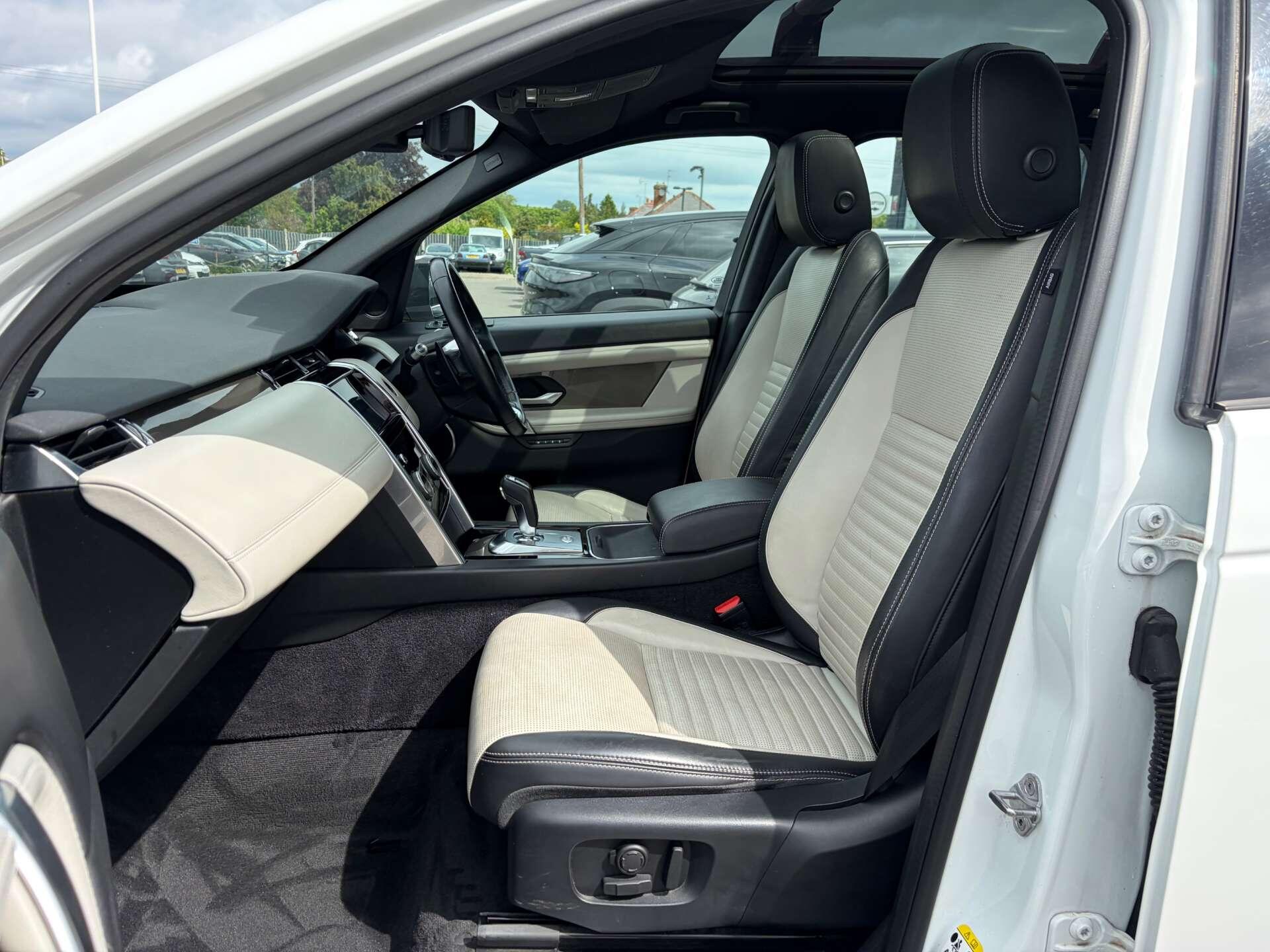 Land Rover Discovery Sport view 15