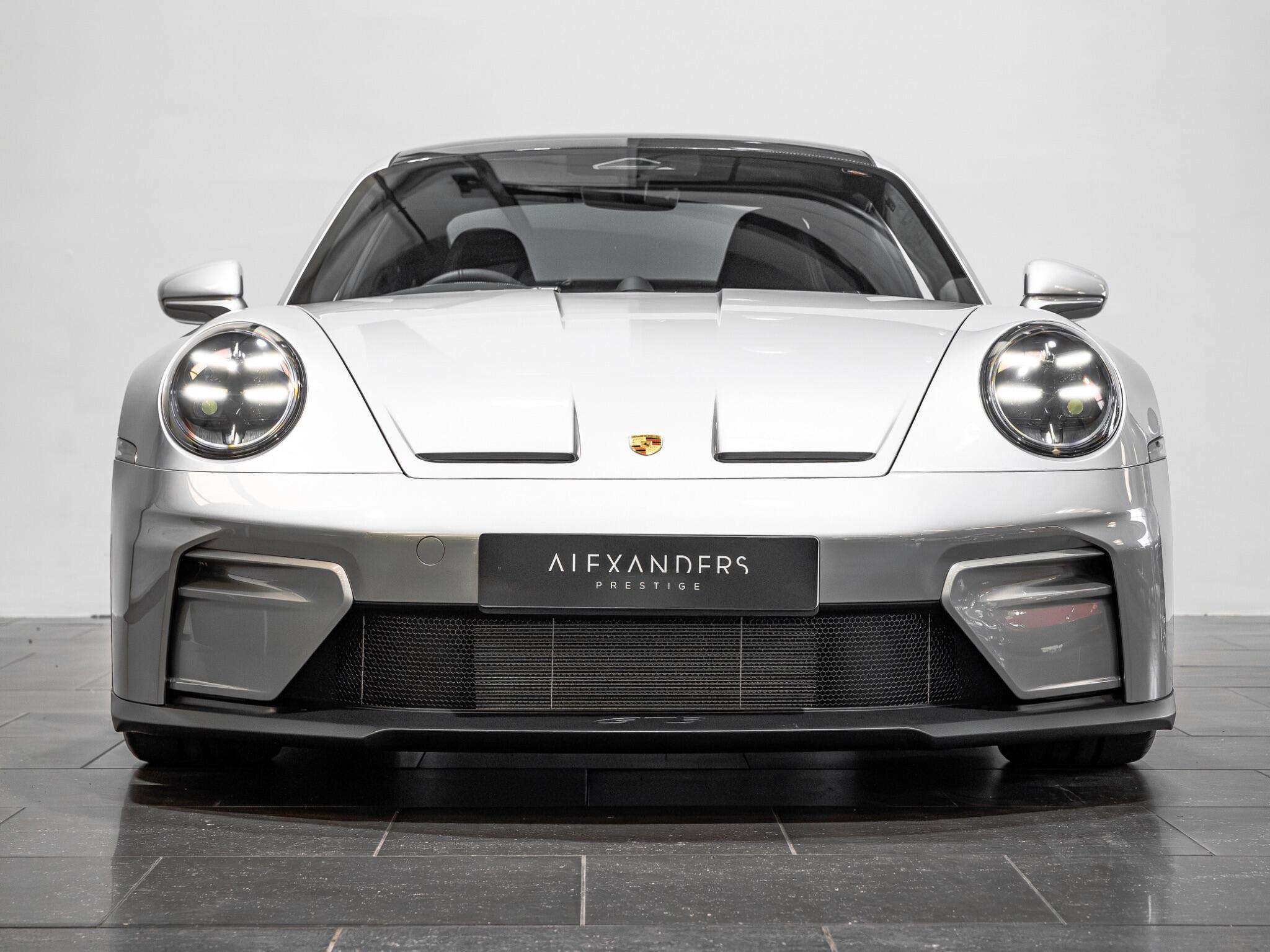 Porsche 911 view 9