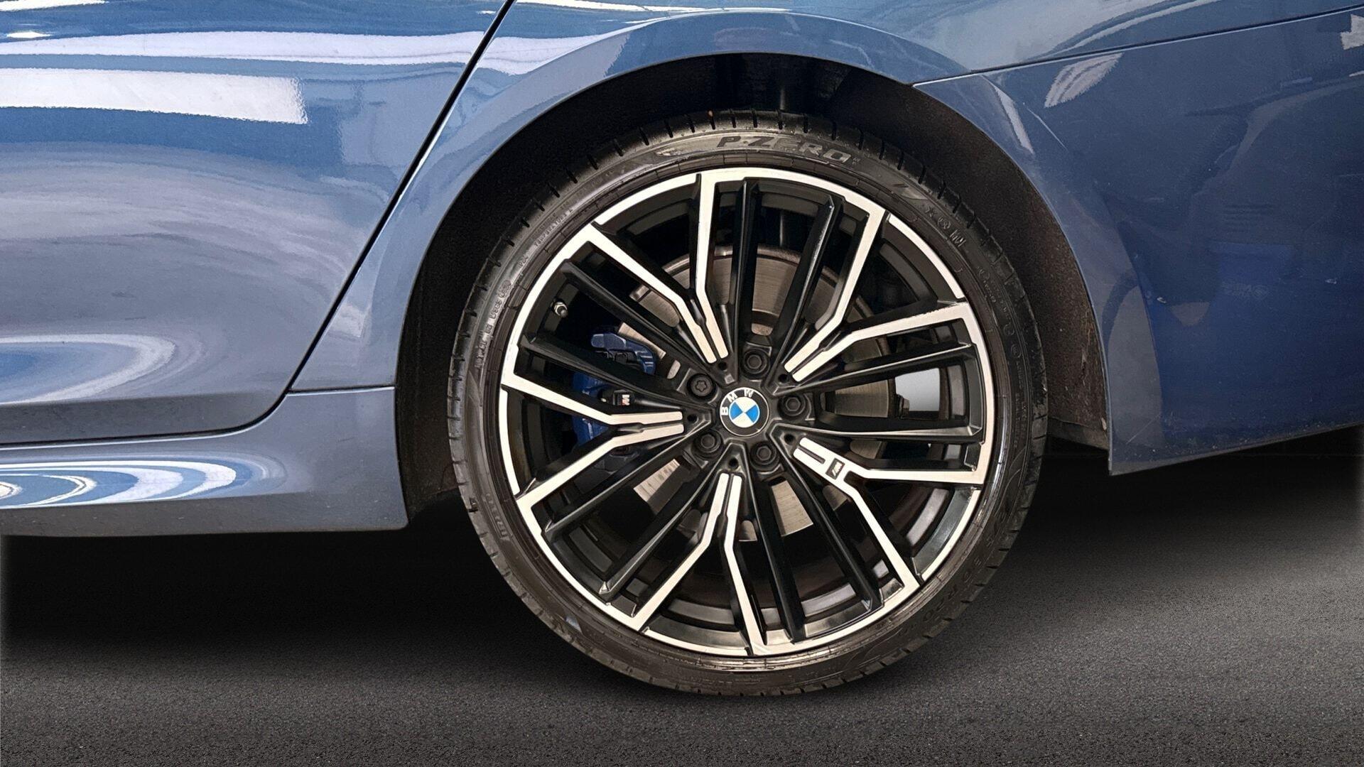 BMW 5 Series view 14