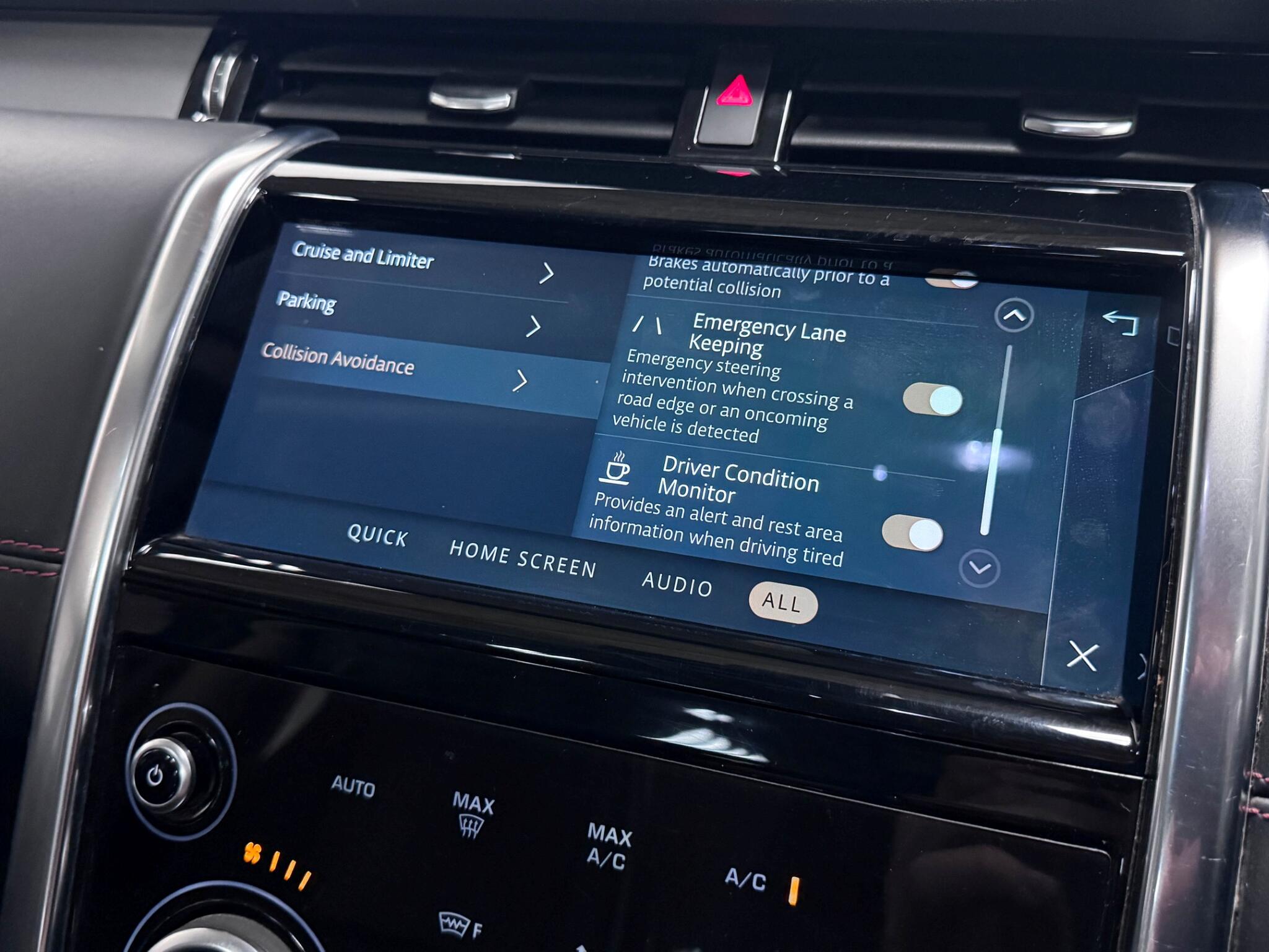 Land Rover Discovery Sport view 77