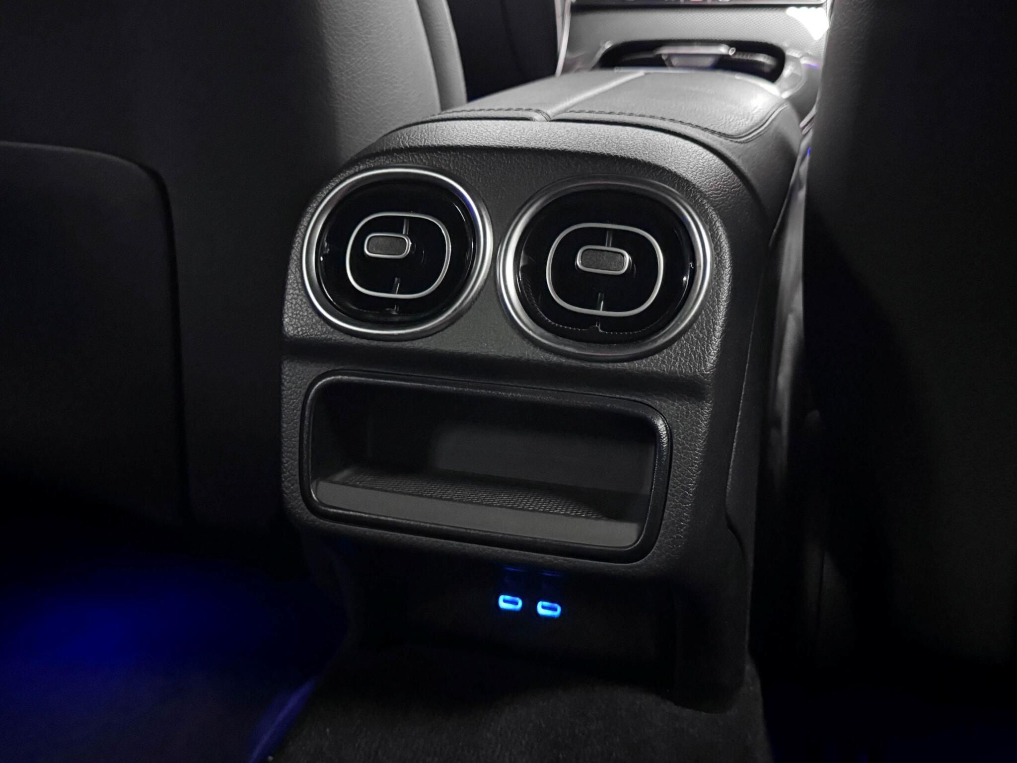 Mercedes-Benz C-Class view 13
