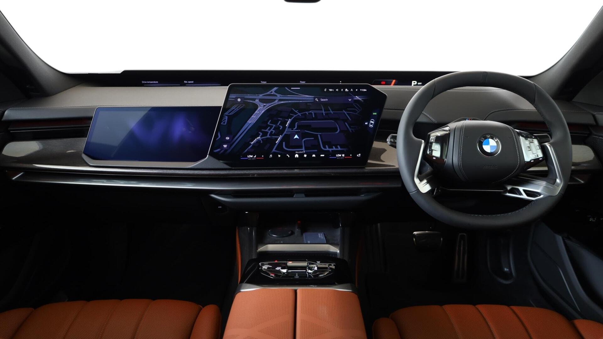 BMW XM view 4