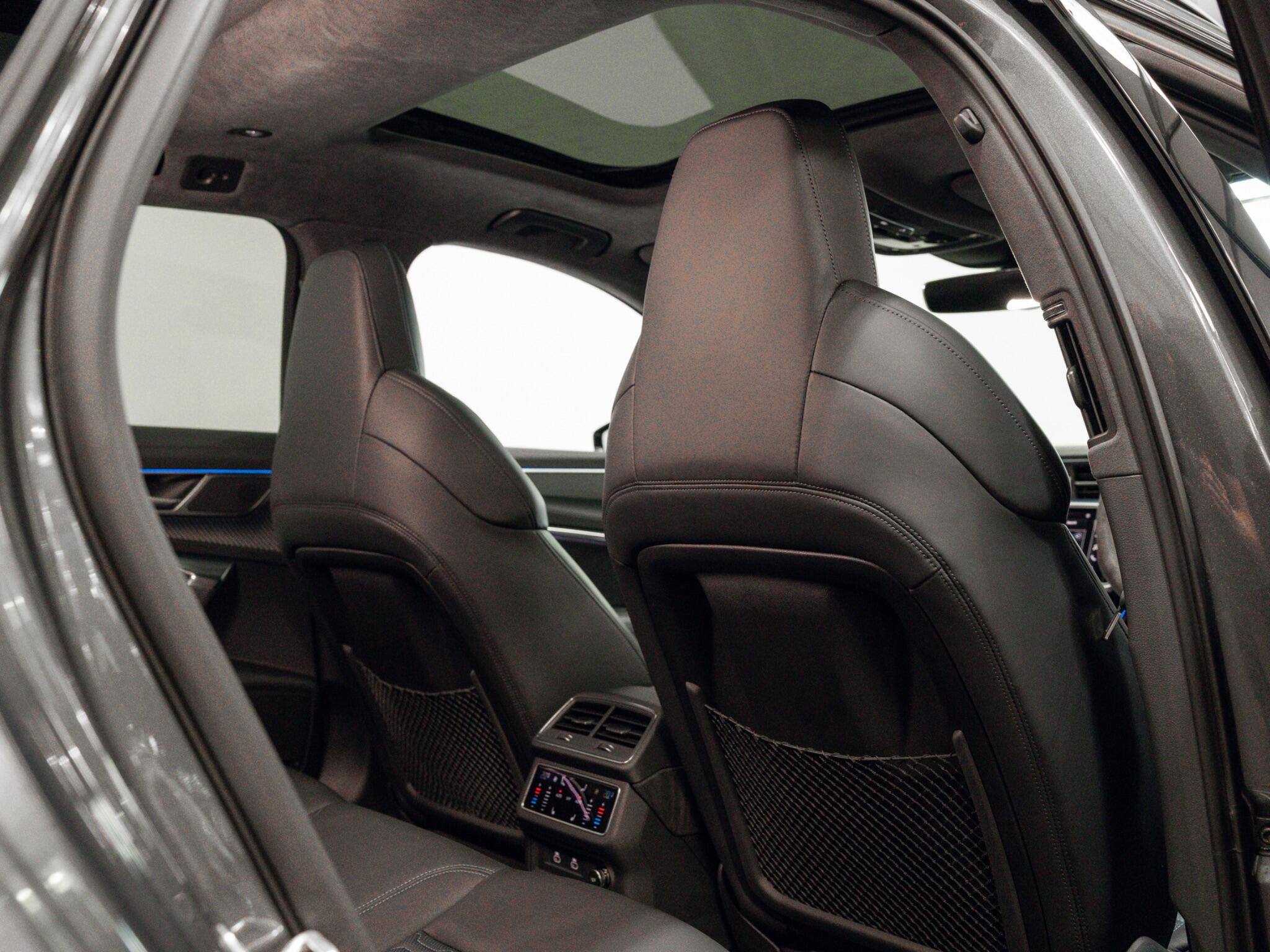Audi RS6 Avant view 44
