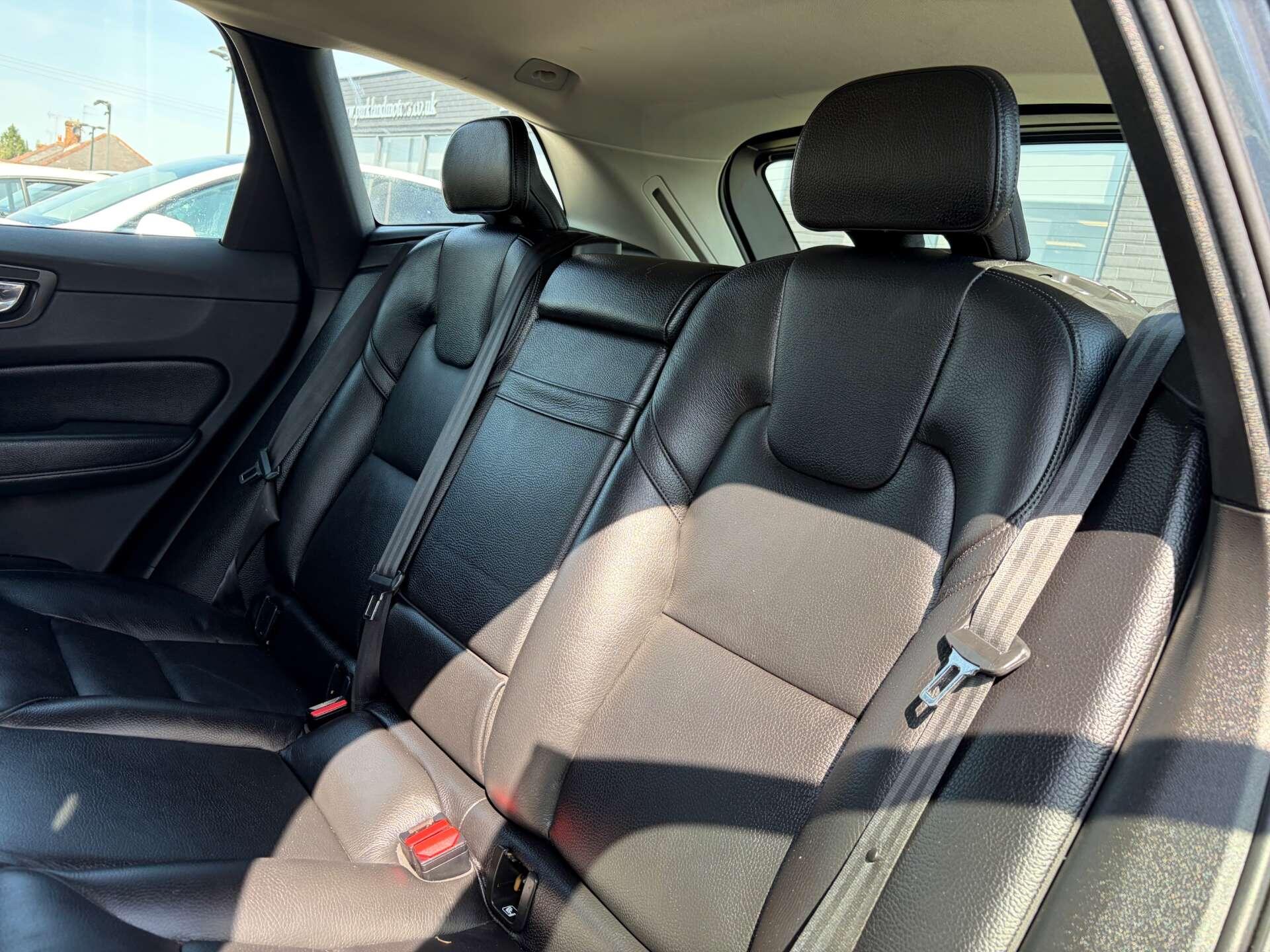 Volvo XC60 view 23