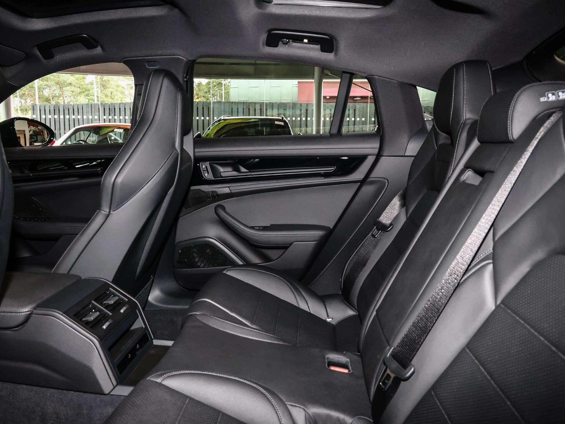 Porsche Panamera view 14