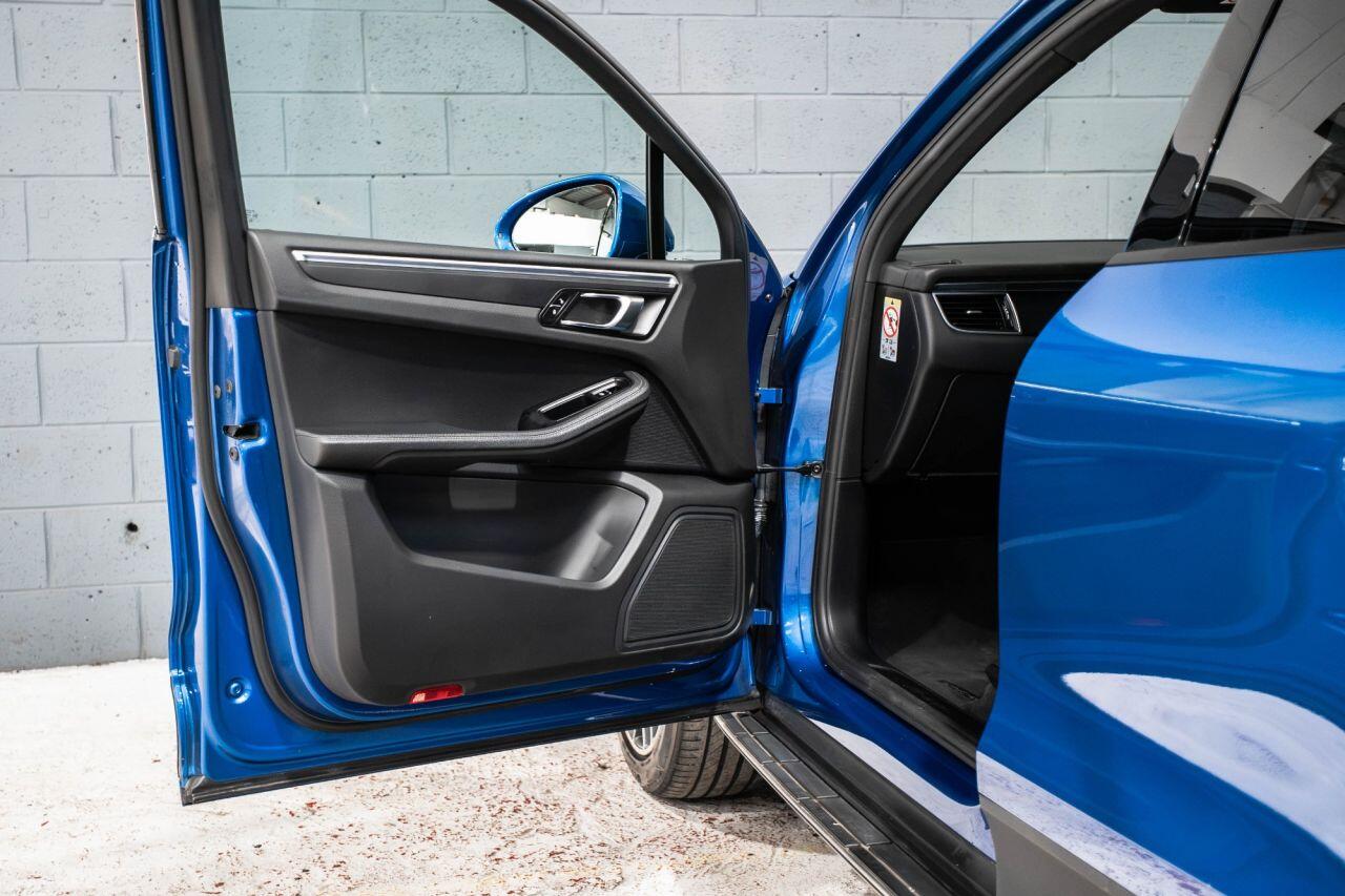 Porsche Macan view 14