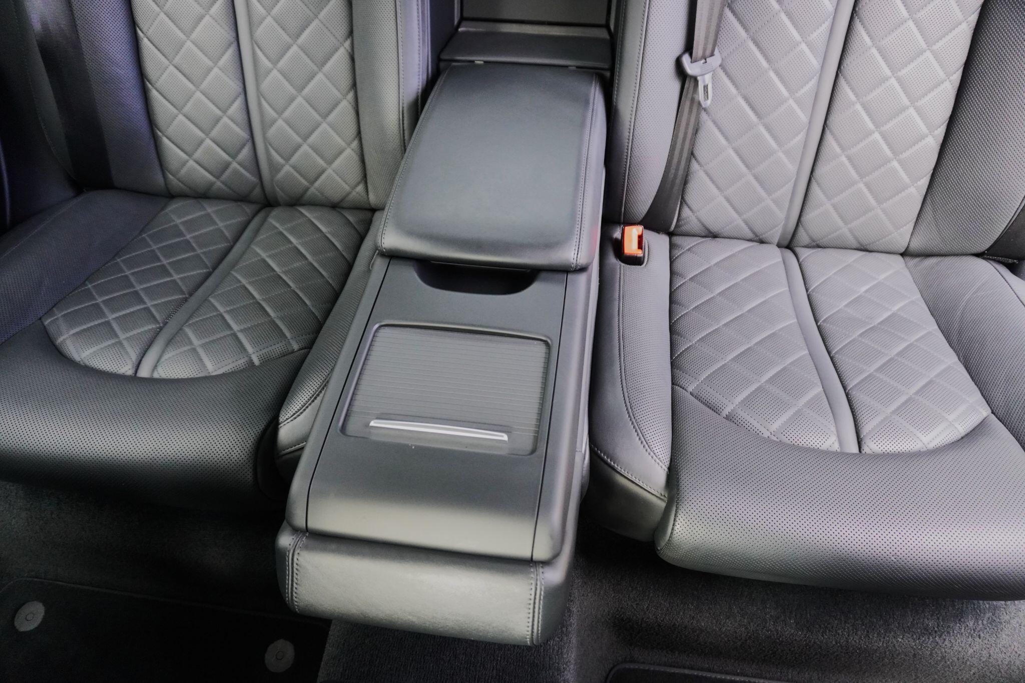 Audi S8 view 74