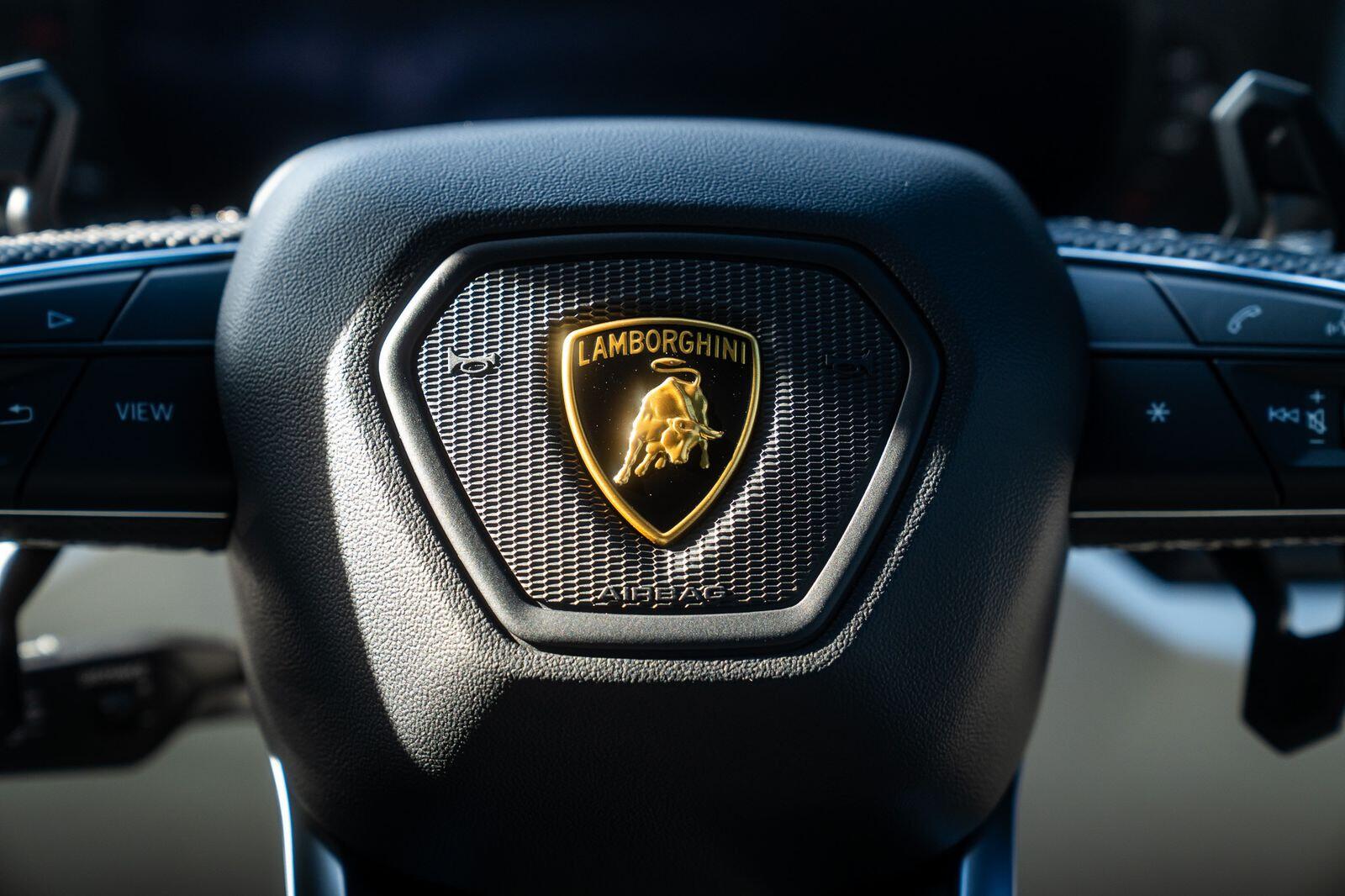 Lamborghini Urus view 52