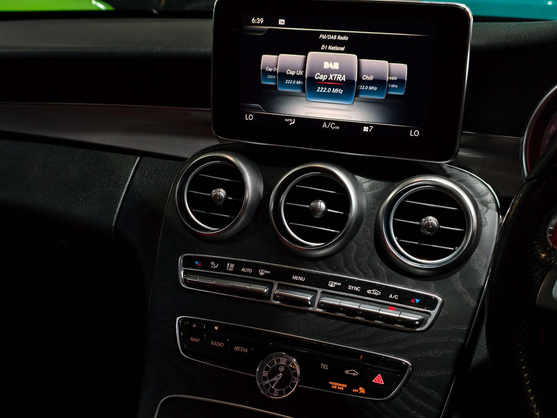 Mercedes-Benz C Class view 27