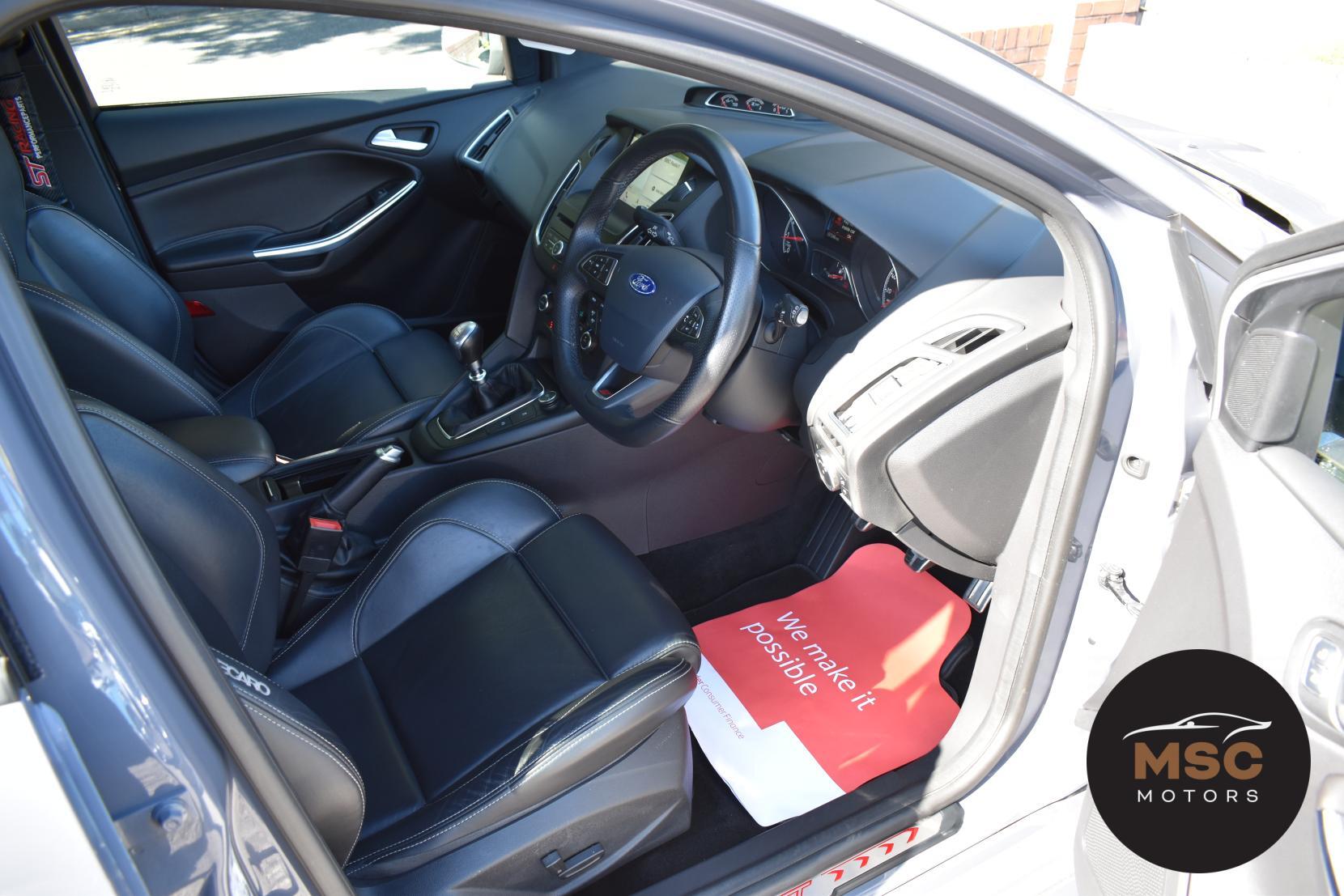 Ford Focus view 32