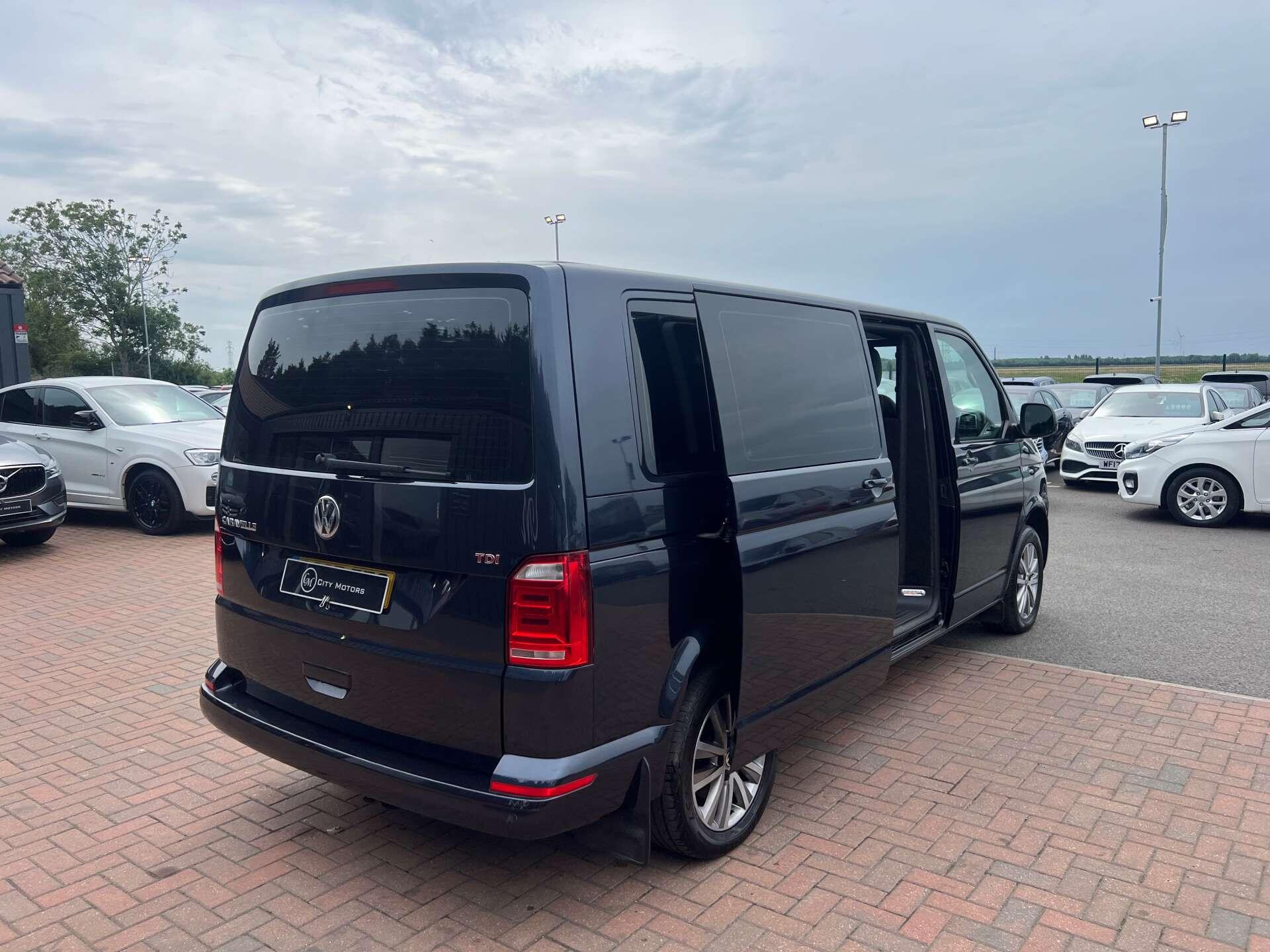 Volkswagen Caravelle view 8