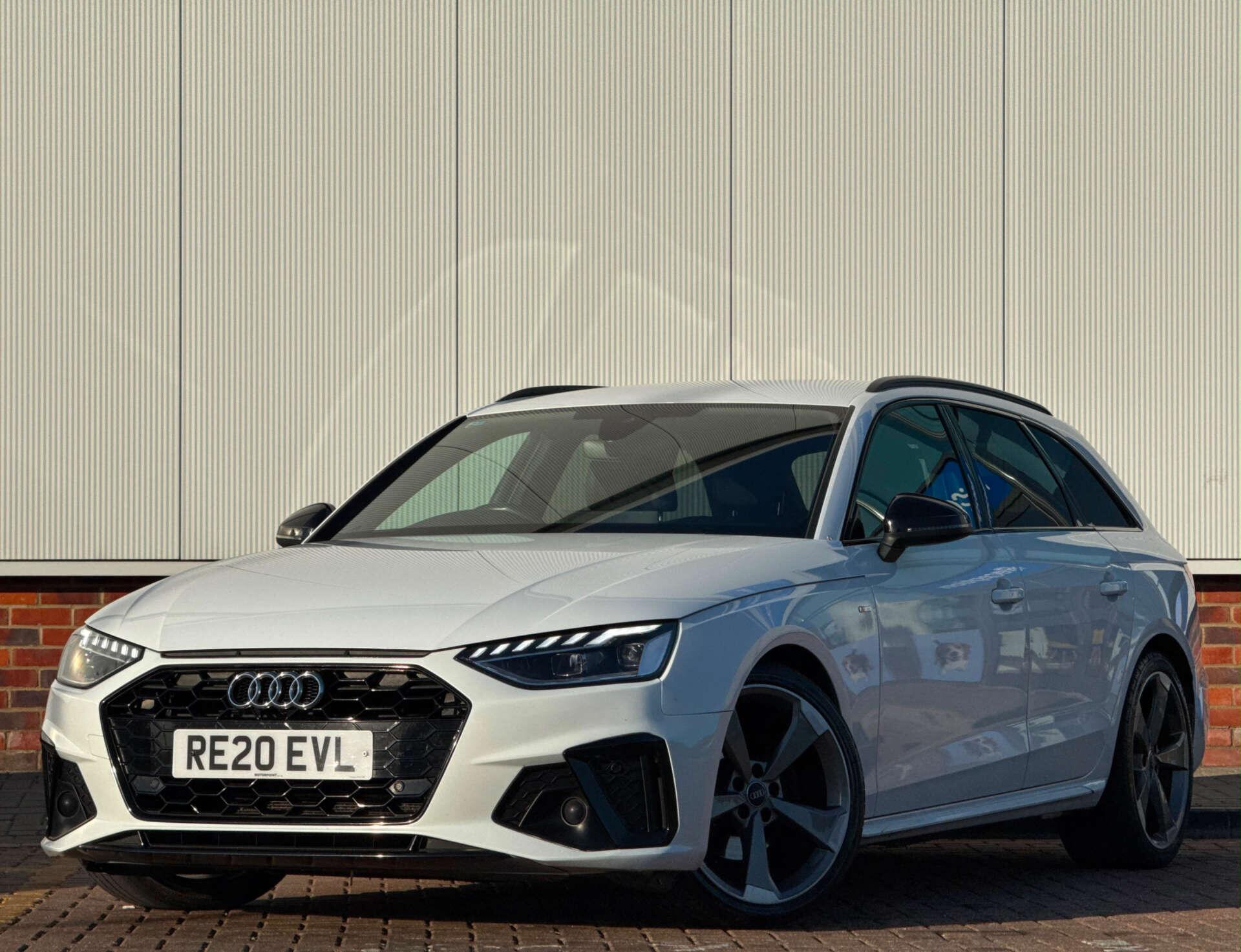 Audi A4 Avant view 3