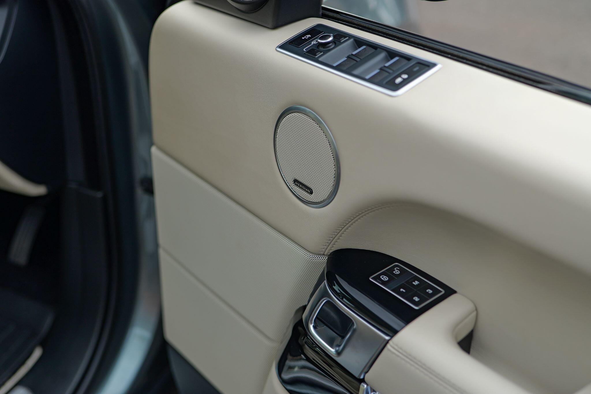 Land Rover Range Rover view 30