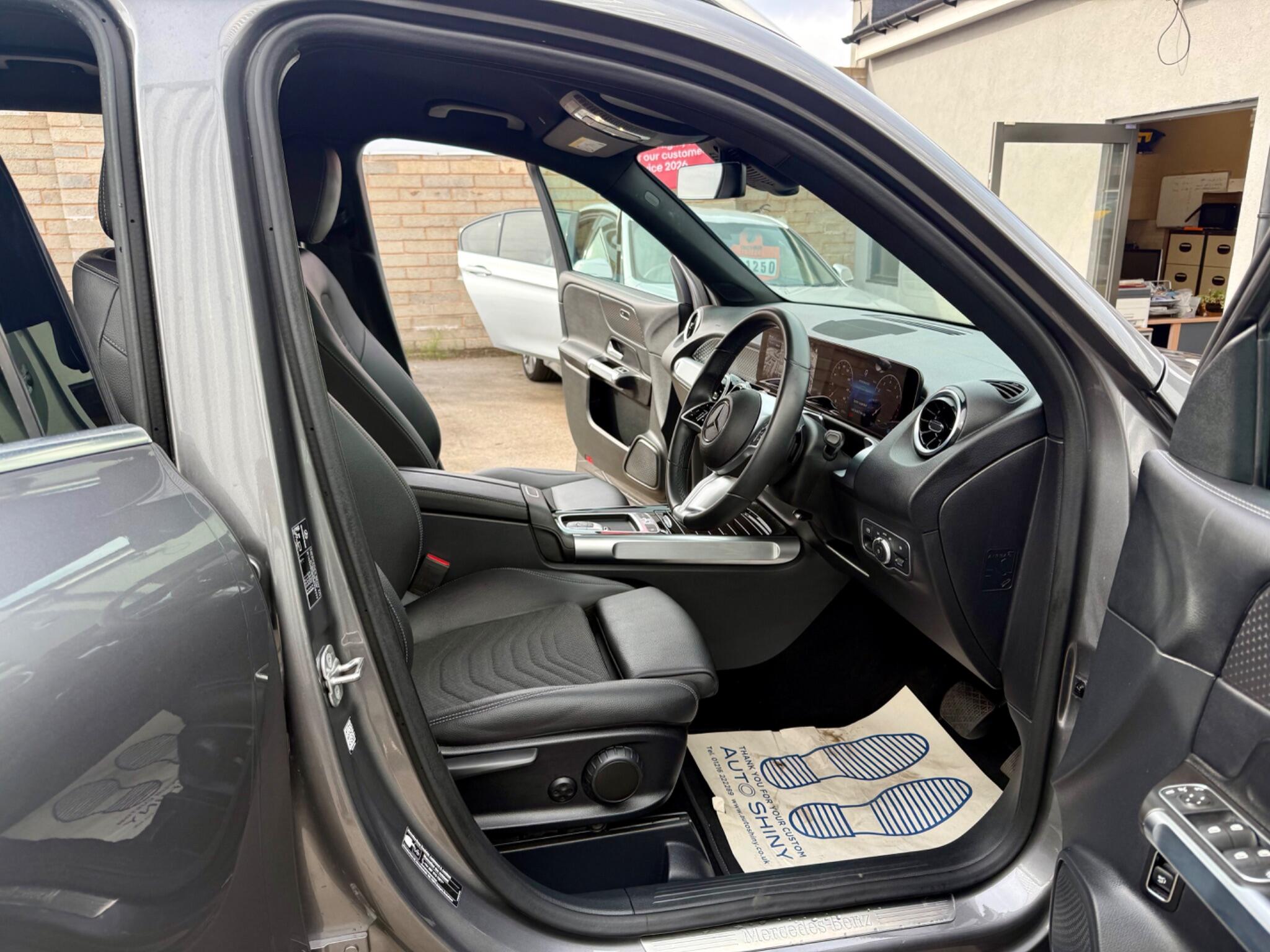 Mercedes-Benz GLB view 10
