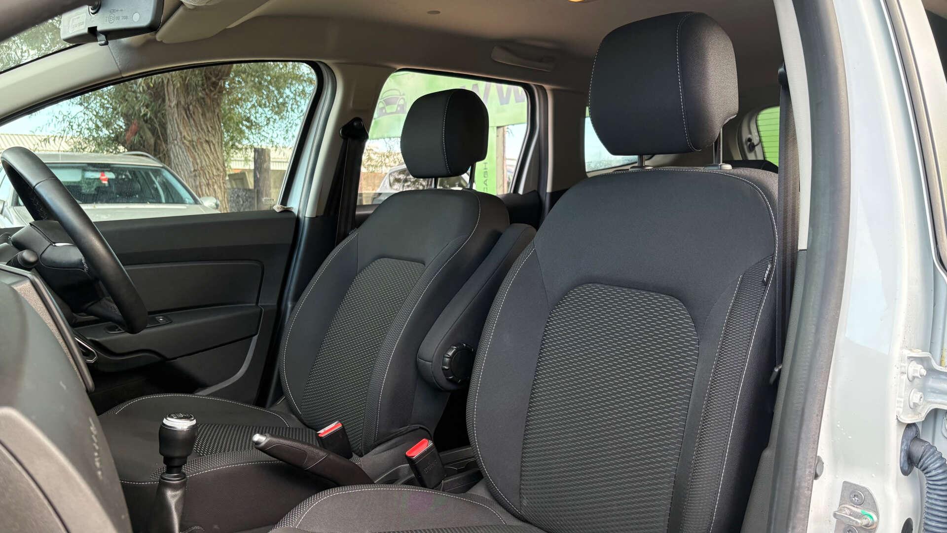 Dacia Duster view 14