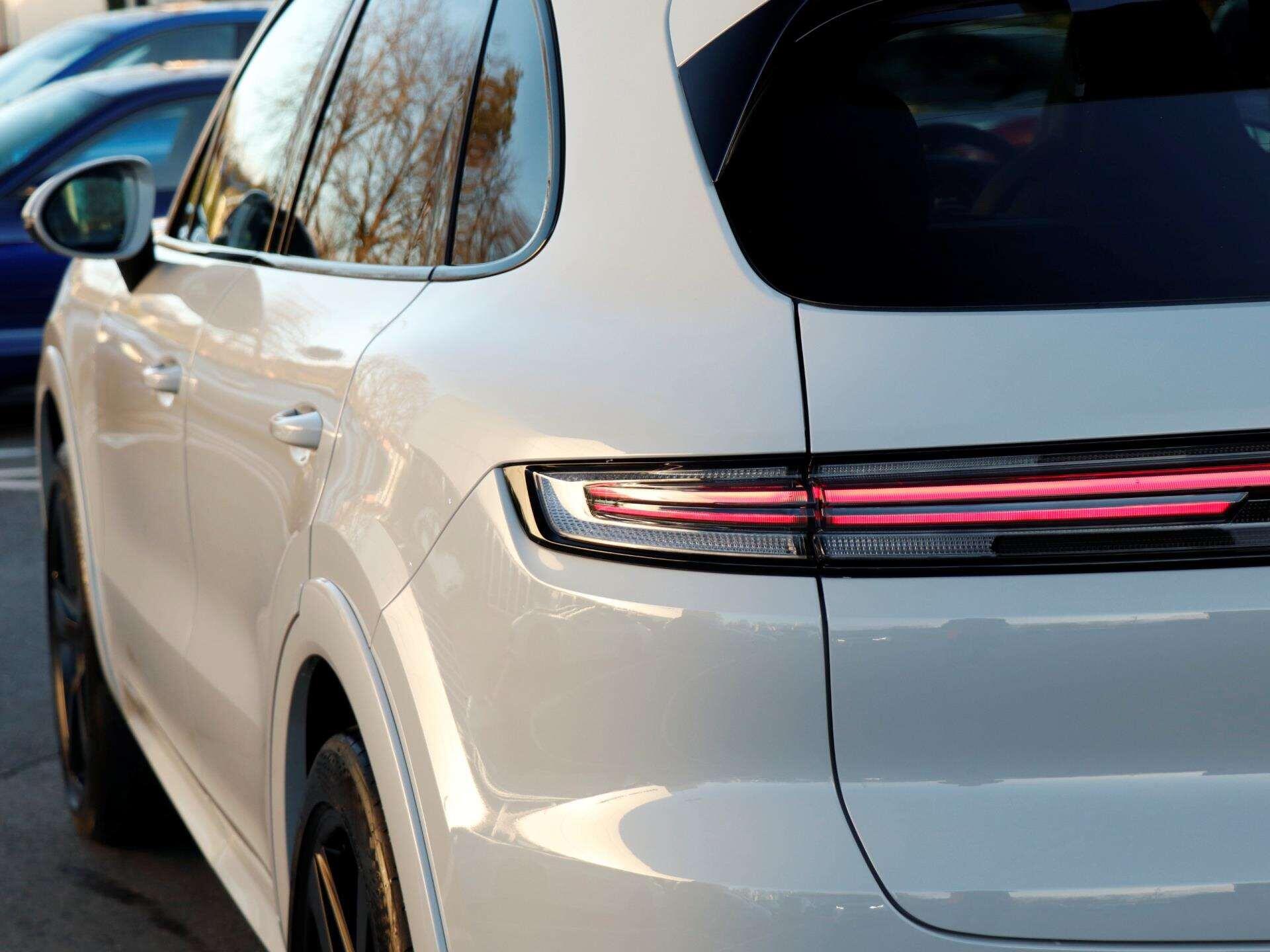 Porsche Cayenne view 36