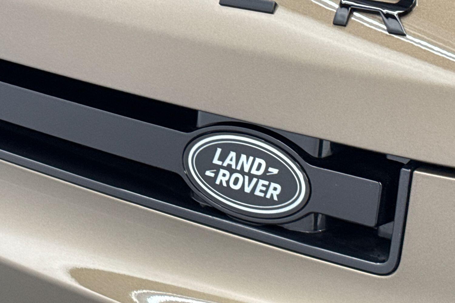 Land Rover Defender view 29