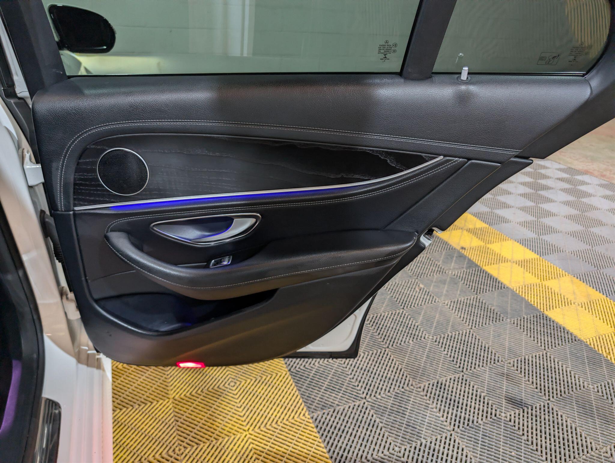 Mercedes-Benz E Class view 41