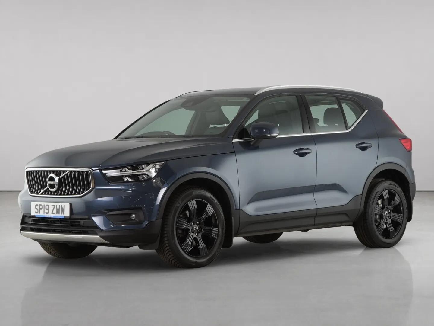 Volvo XC40 view 2