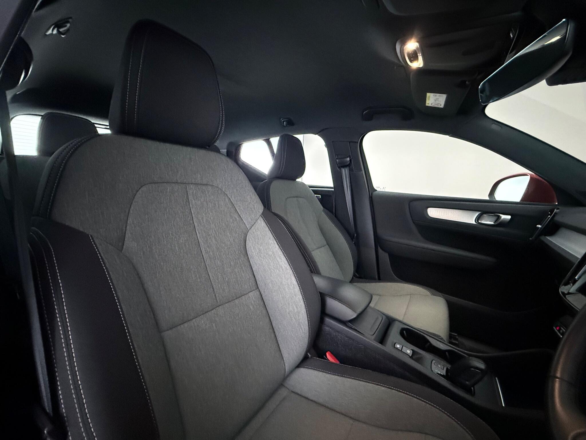 Volvo XC40 view 16