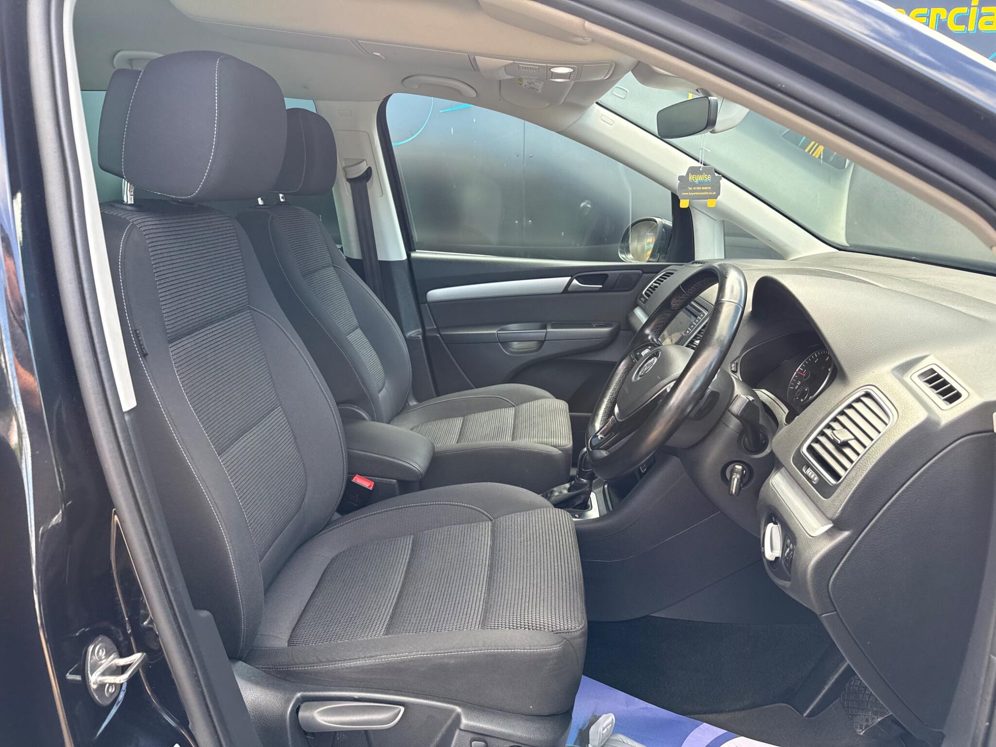 Volkswagen Sharan view 13