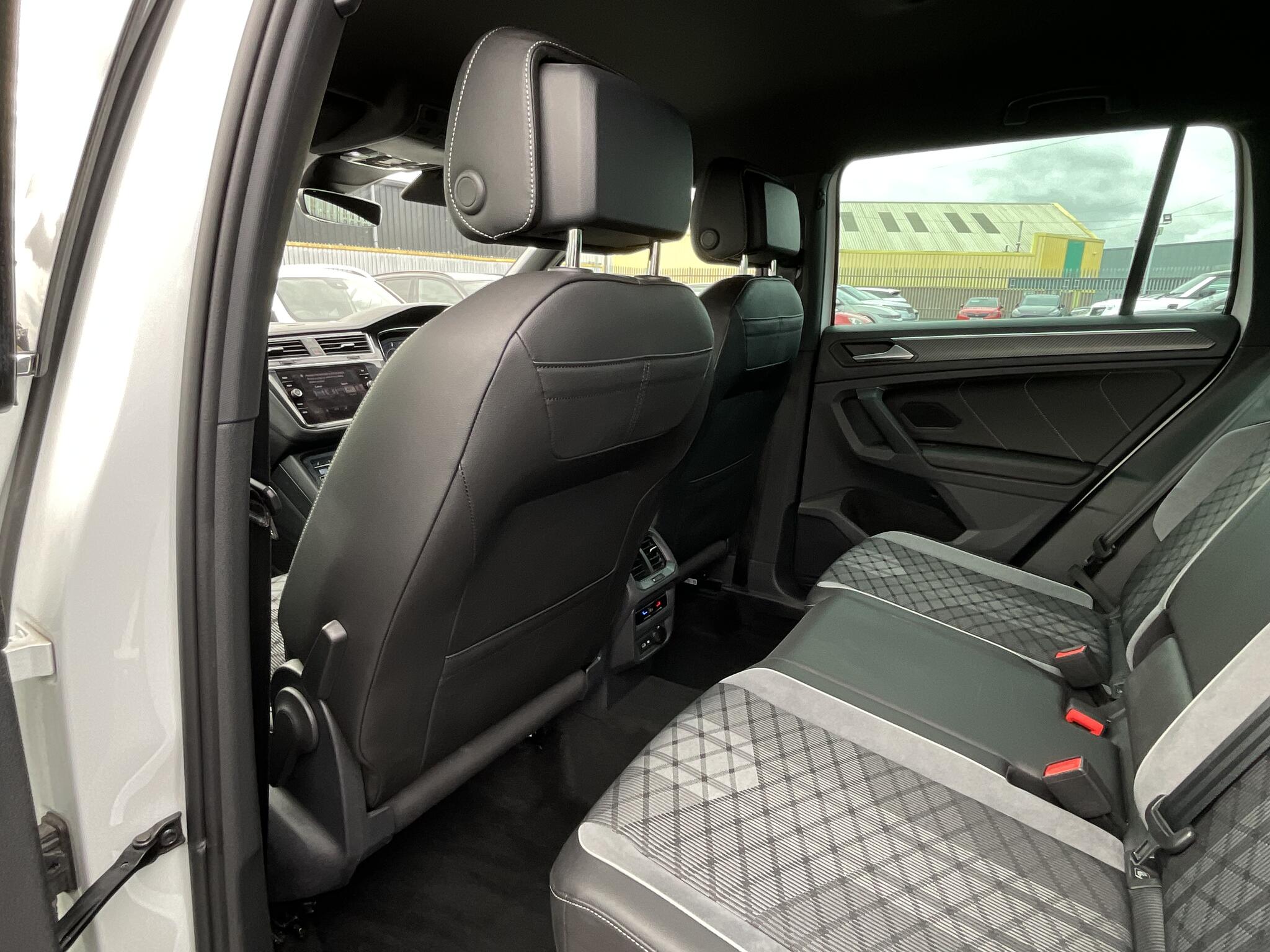 Volkswagen Tiguan view 11
